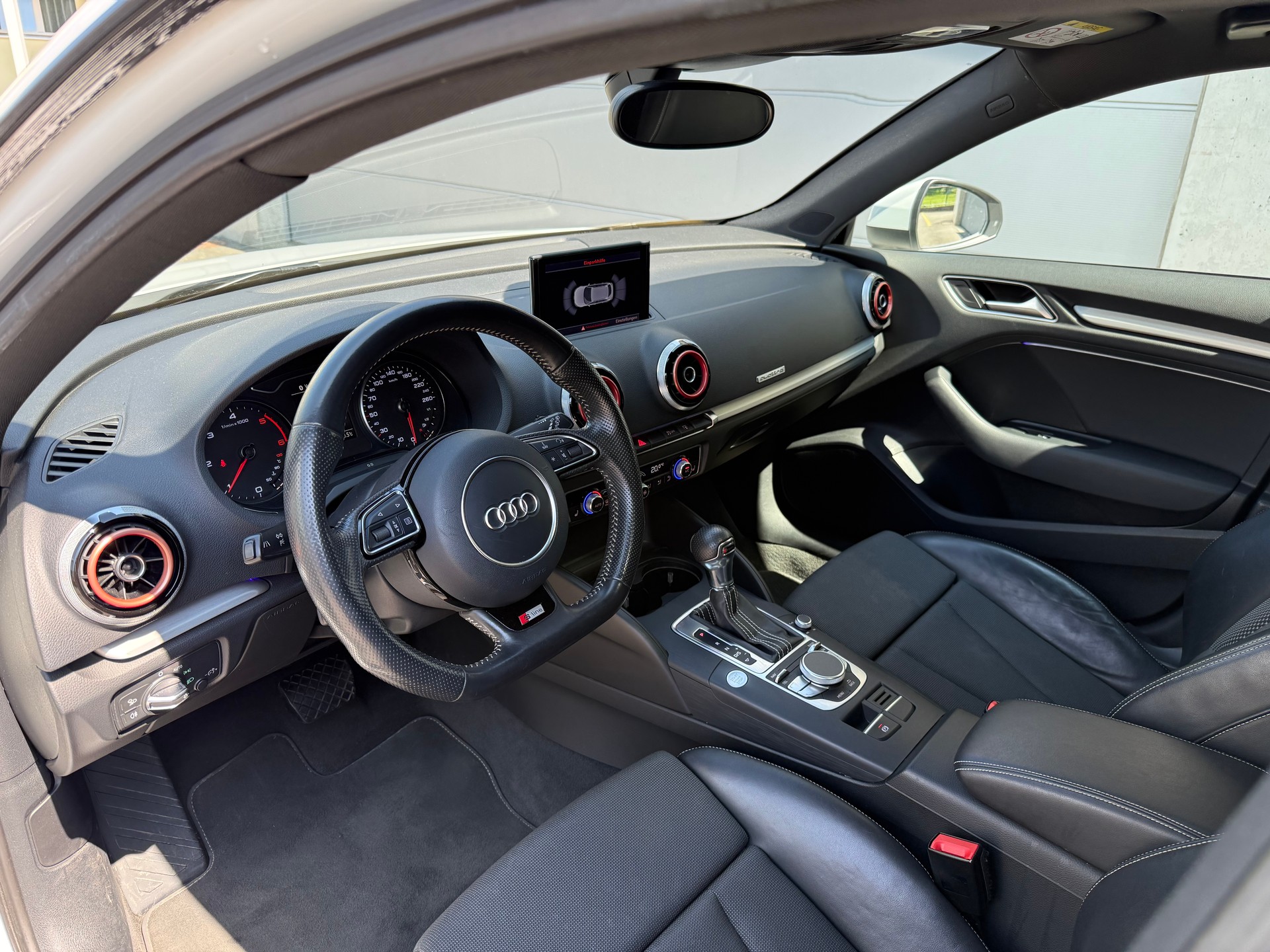 AUDI A3 Sportback 2.0 TDI Ambition quattro S-tronic S-Line-image-8