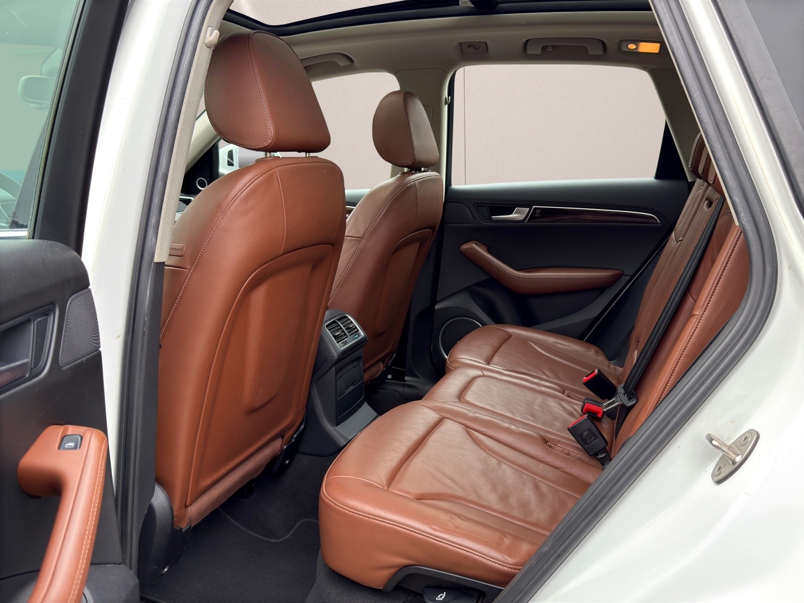AUDI Q5 3.2 FSI quattro S-tronic-image-9