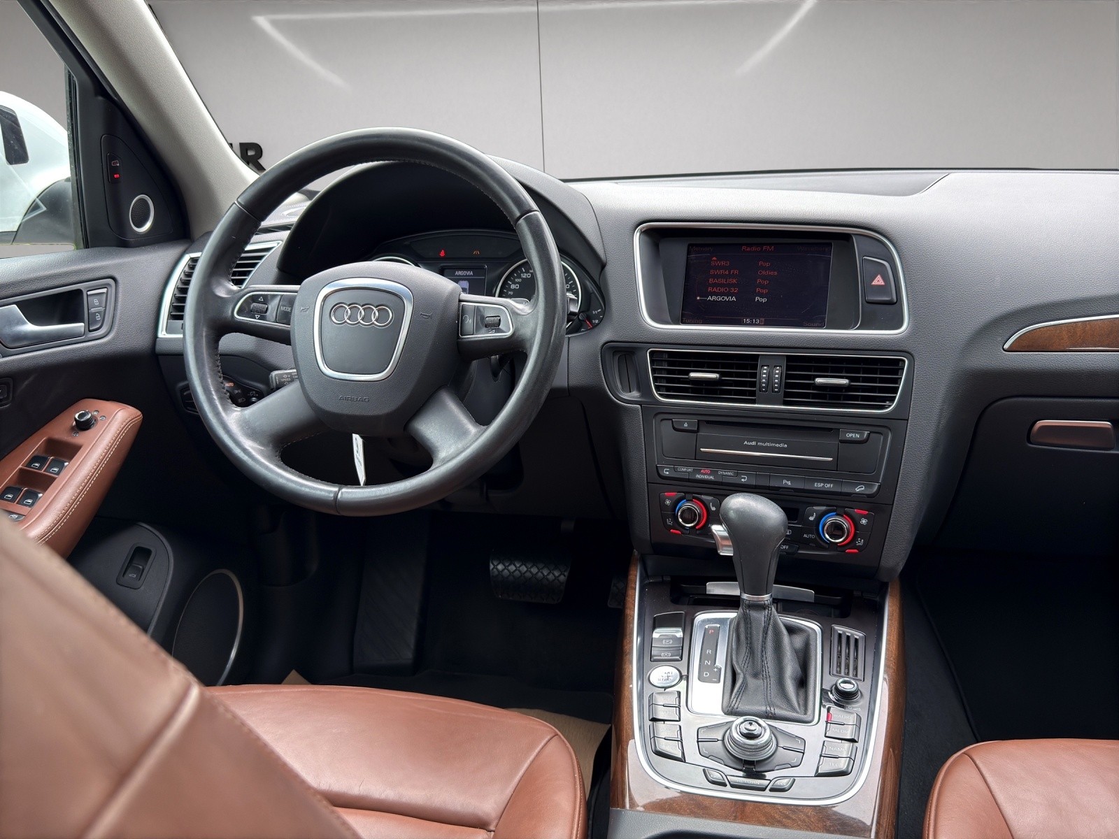 AUDI Q5 3.2 FSI quattro S-tronic-image-13