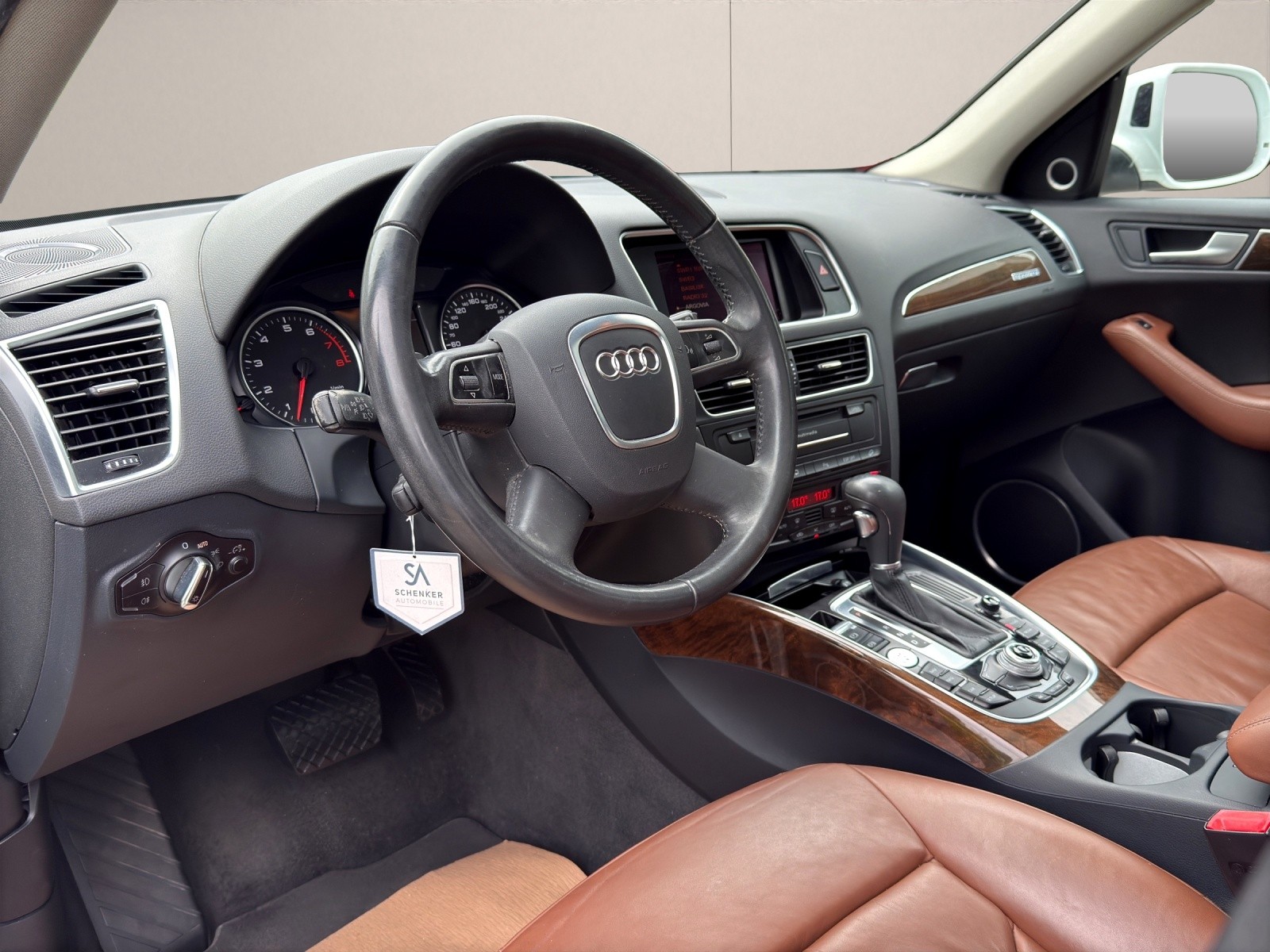 AUDI Q5 3.2 FSI quattro S-tronic-image-15