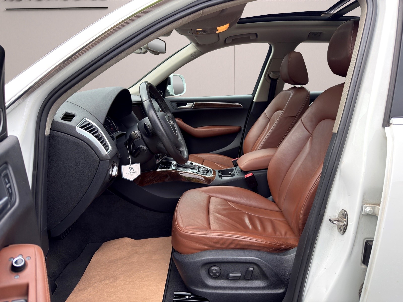 AUDI Q5 3.2 FSI quattro S-tronic-image-8