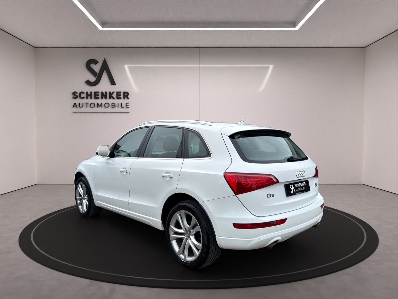 AUDI Q5 3.2 FSI quattro S-tronic-showroom-element-2
