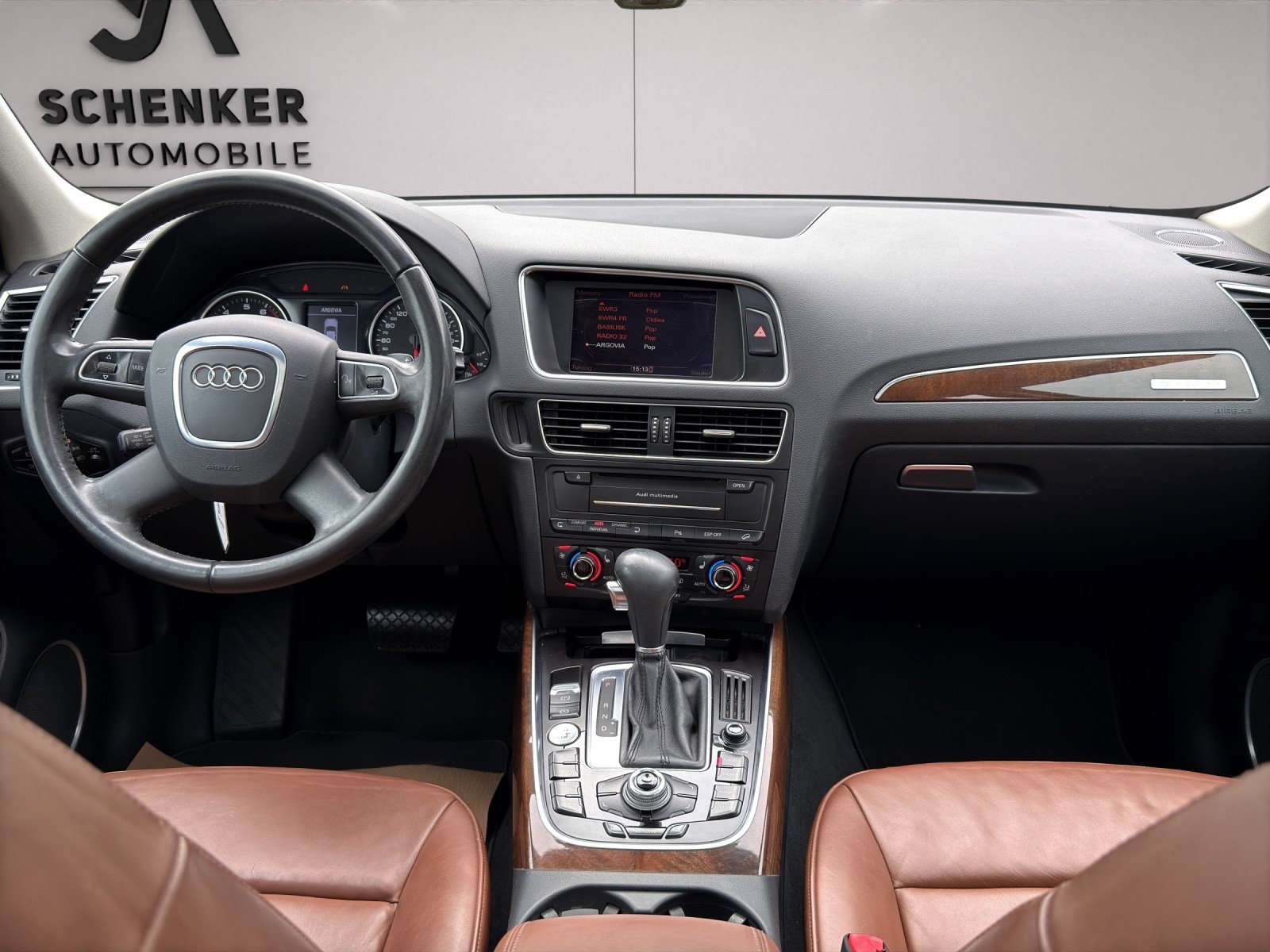 AUDI Q5 3.2 FSI quattro S-tronic-image-12