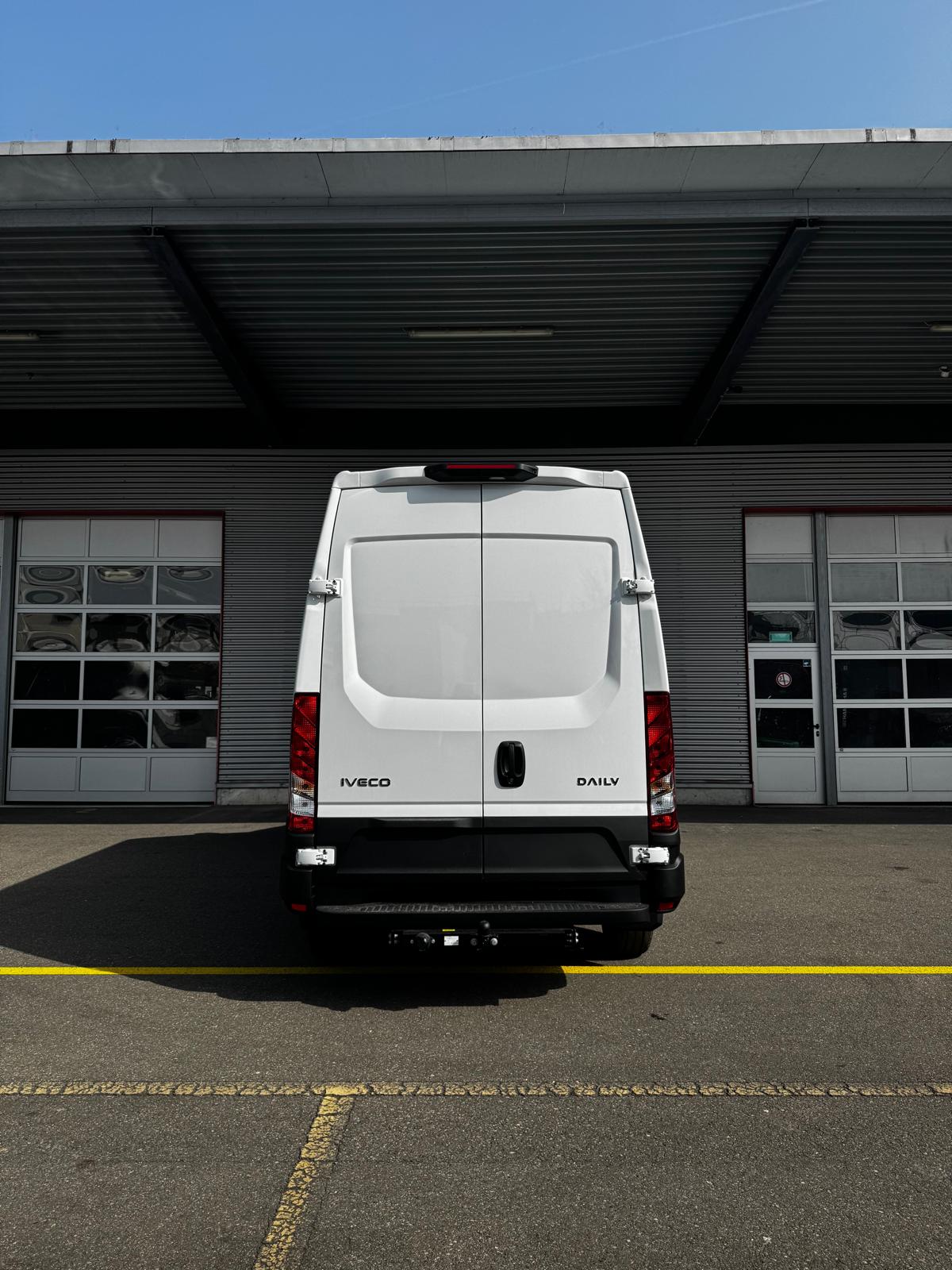 IVECO 35S16B A8 3520 VAN-image-5