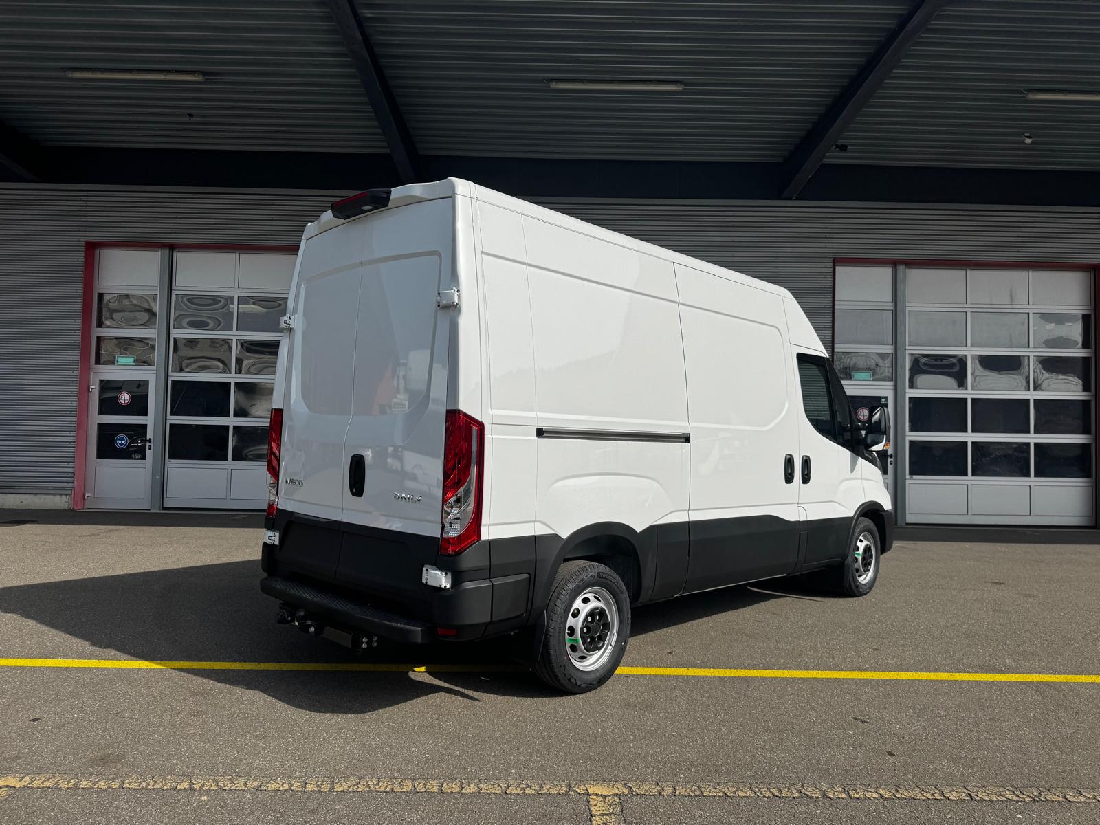 IVECO 35S16B A8 3520 VAN-image-4