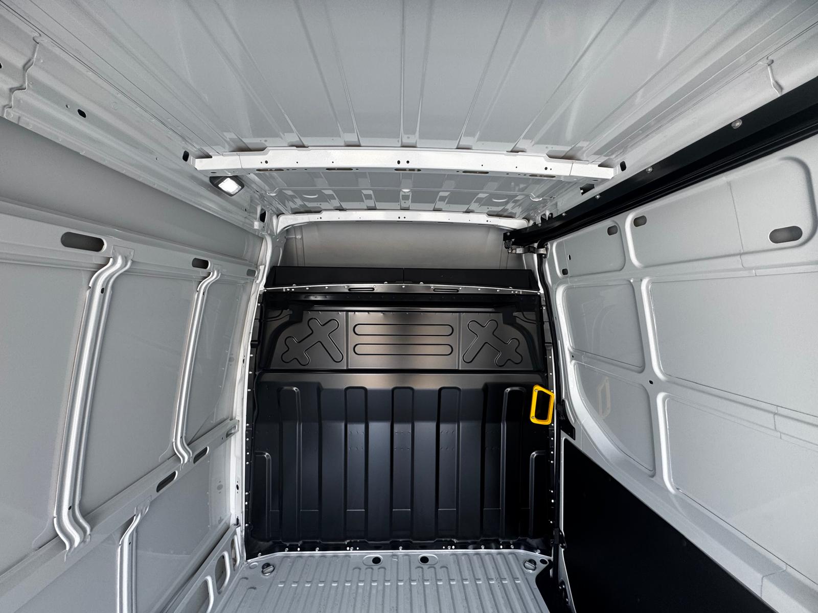 IVECO 35S16B A8 3520 VAN-image-9