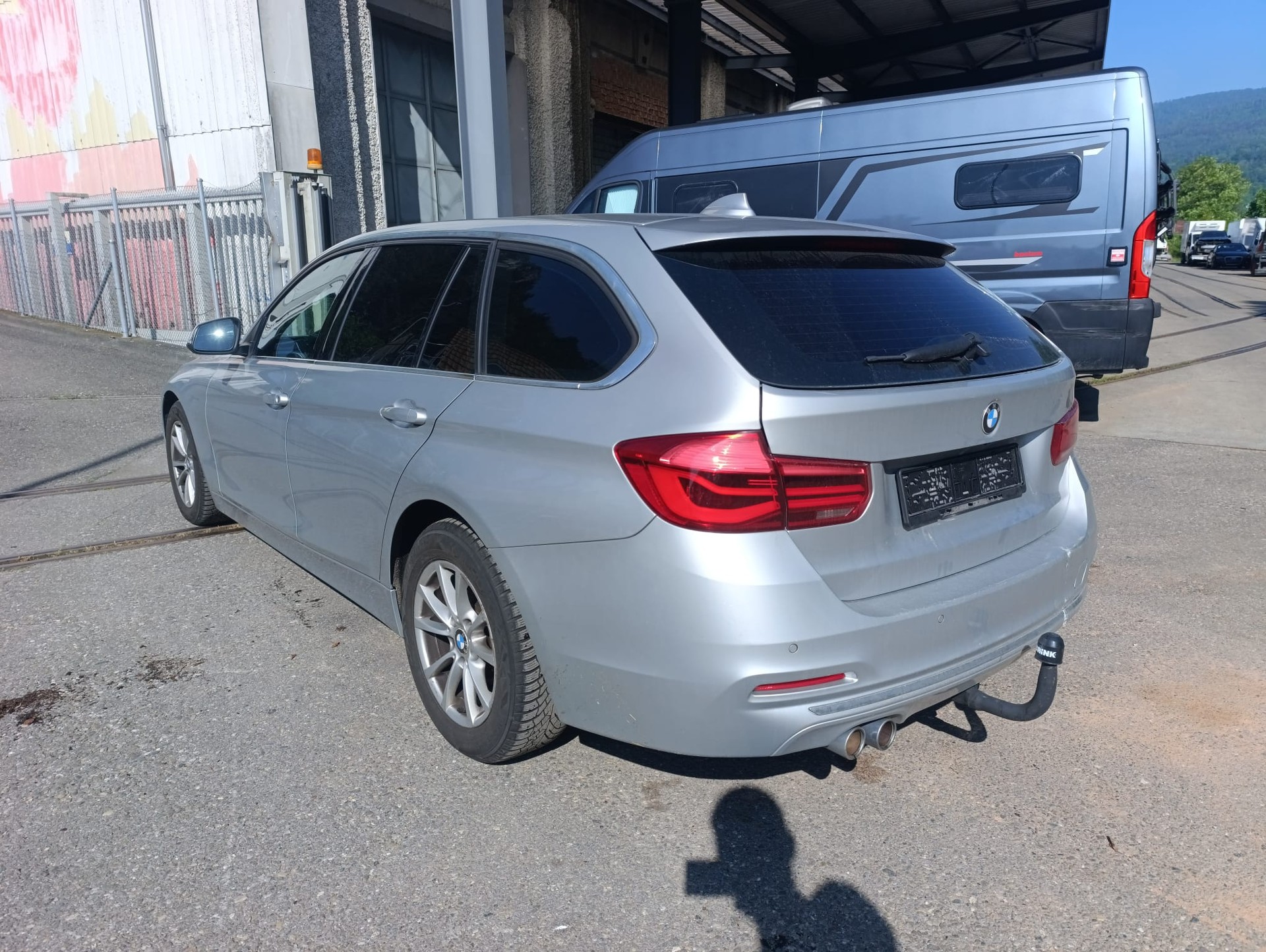 BMW 320d xDrive Touring Steptronic-showroom-element-2