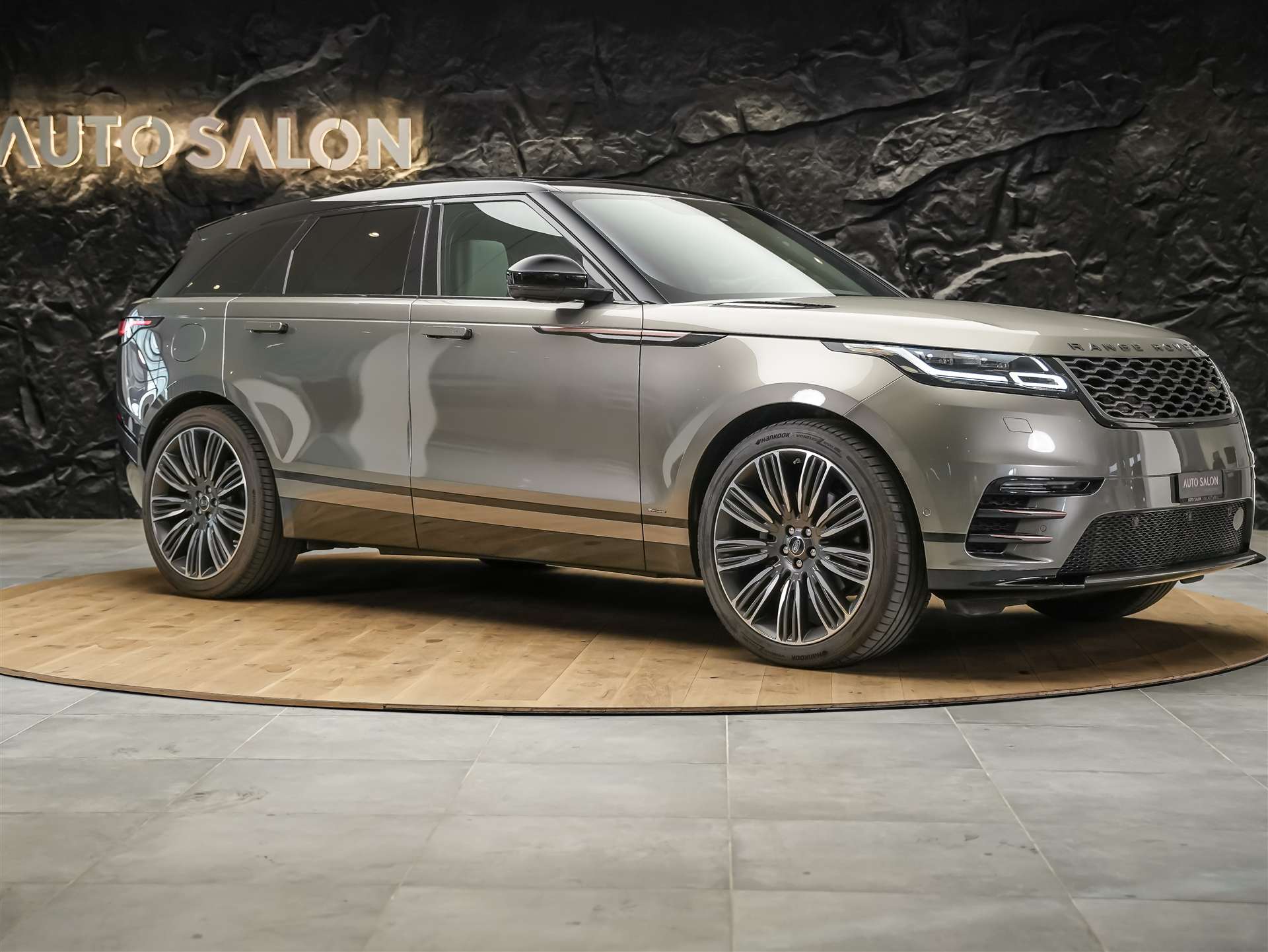 LAND ROVER Range Rover Velar 3.0 V6 R-Dynamic HSE *First Edition*Massage*Panorama*360°Kamera*Sitzbelüftung*-image-6