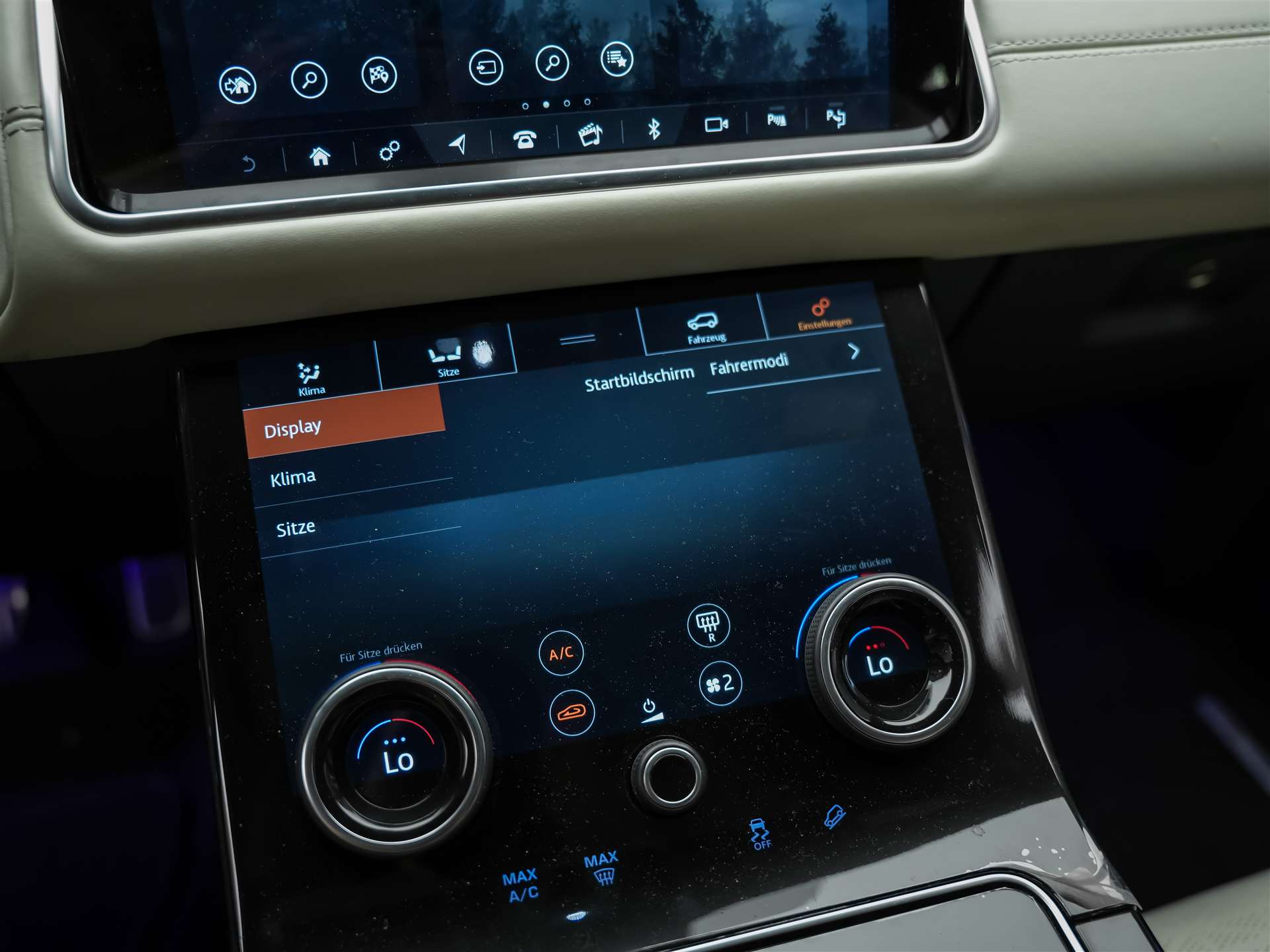 LAND ROVER Range Rover Velar 3.0 V6 R-Dynamic HSE *First Edition*Massage*Panorama*360°Kamera*Sitzbelüftung*-image-35