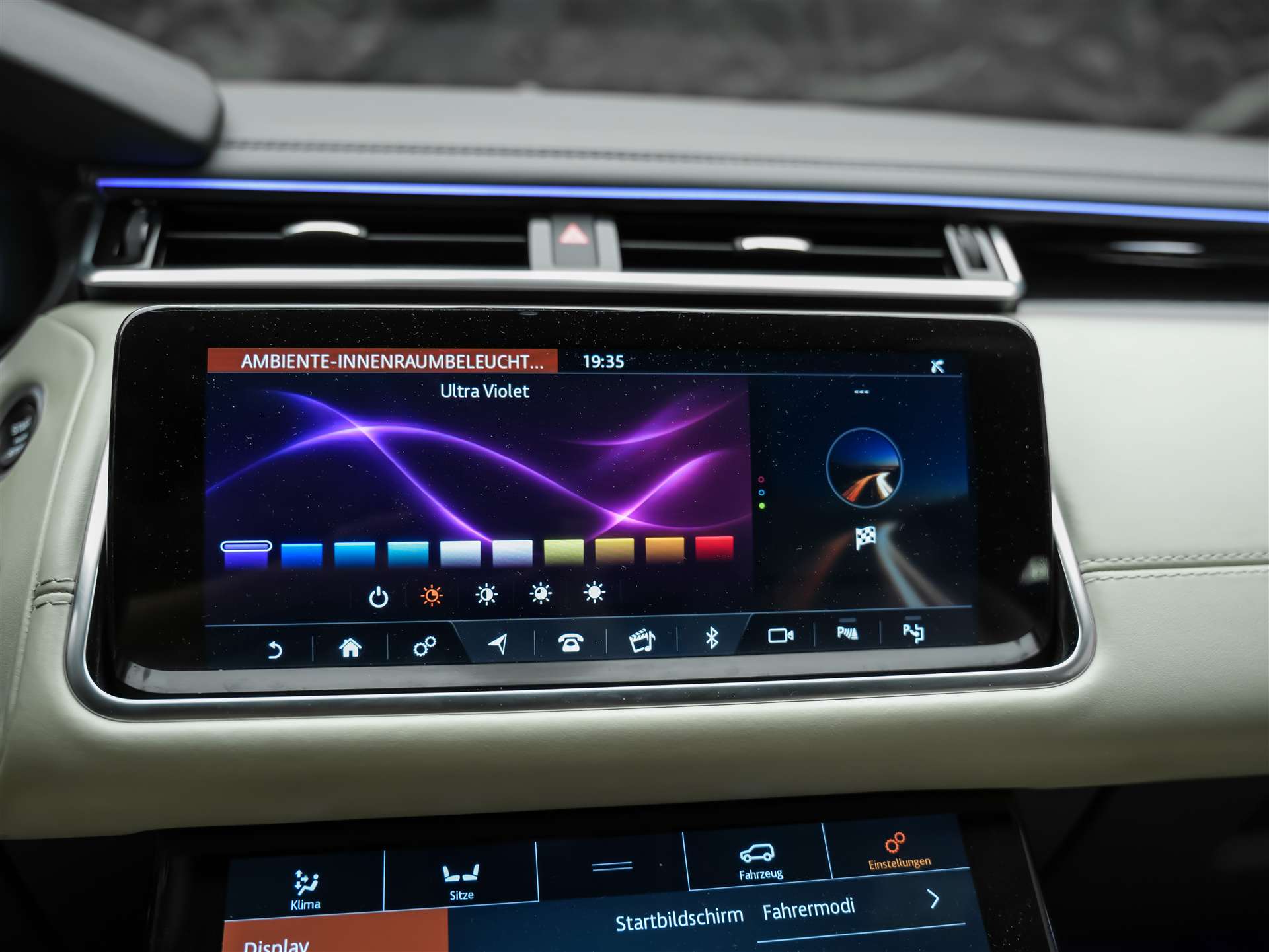 LAND ROVER Range Rover Velar 3.0 V6 R-Dynamic HSE *First Edition*Massage*Panorama*360°Kamera*Sitzbelüftung*-image-36