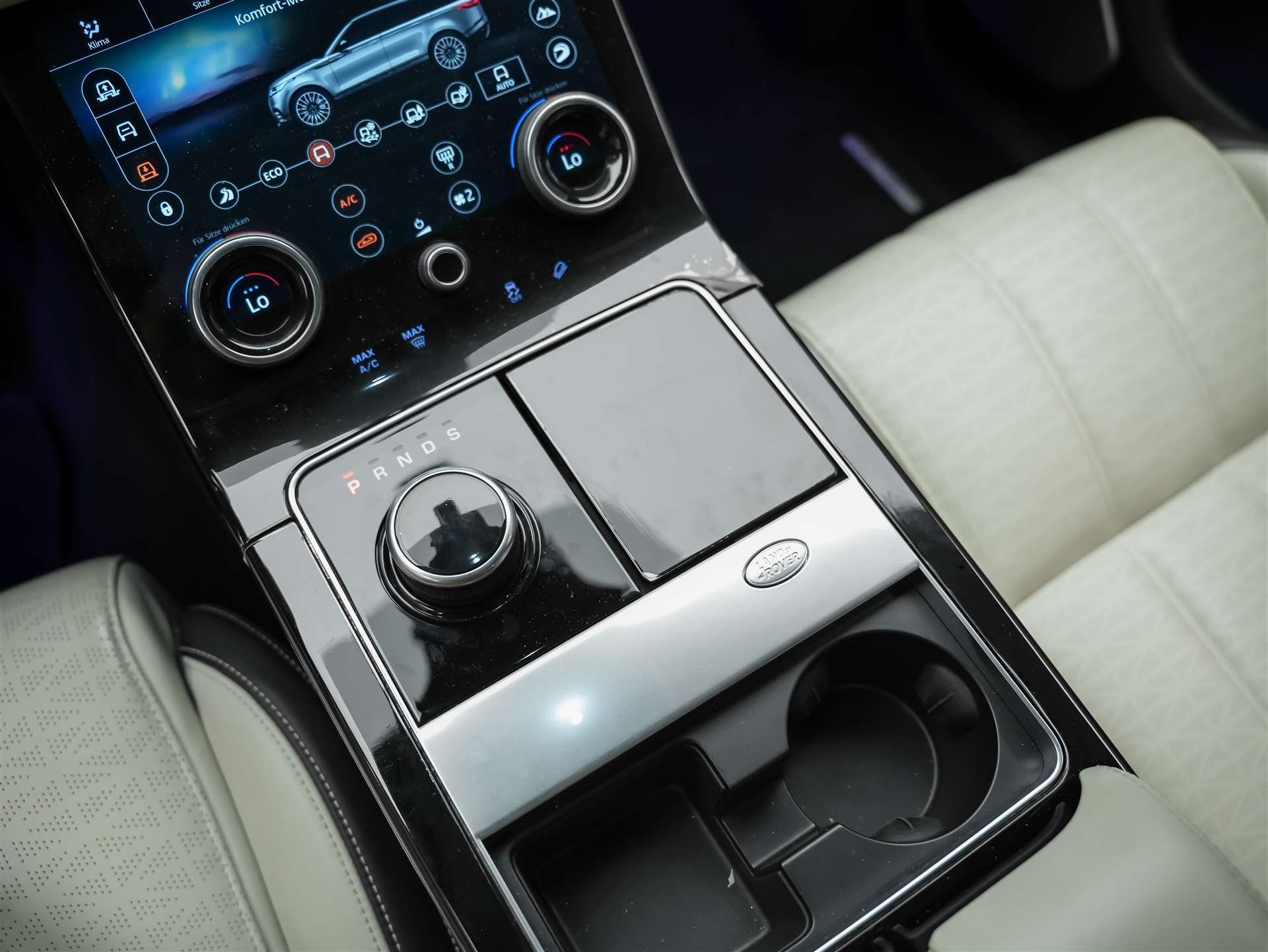 LAND ROVER Range Rover Velar 3.0 V6 R-Dynamic HSE *First Edition*Massage*Panorama*360°Kamera*Sitzbelüftung*-image-24