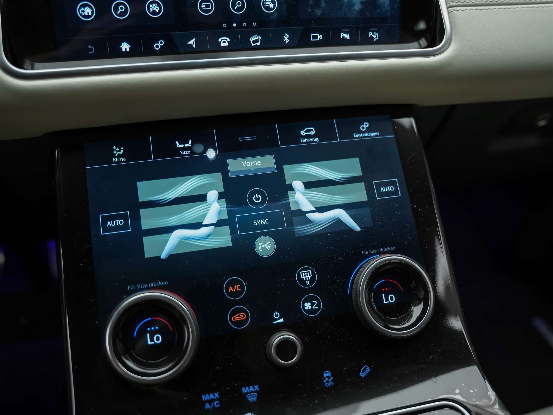 LAND ROVER Range Rover Velar 3.0 V6 R-Dynamic HSE *First Edition*Massage*Panorama*360°Kamera*Sitzbelüftung*-image-31