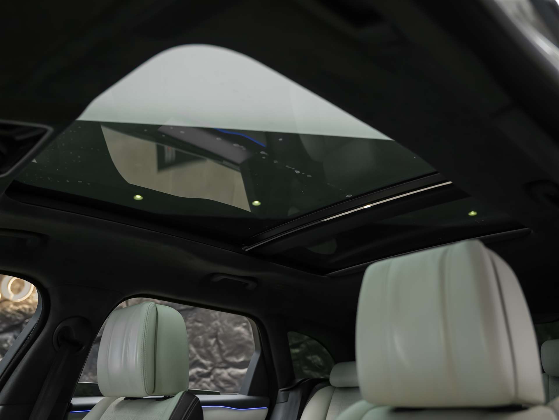 LAND ROVER Range Rover Velar 3.0 V6 R-Dynamic HSE *First Edition*Massage*Panorama*360°Kamera*Sitzbelüftung*-image-11