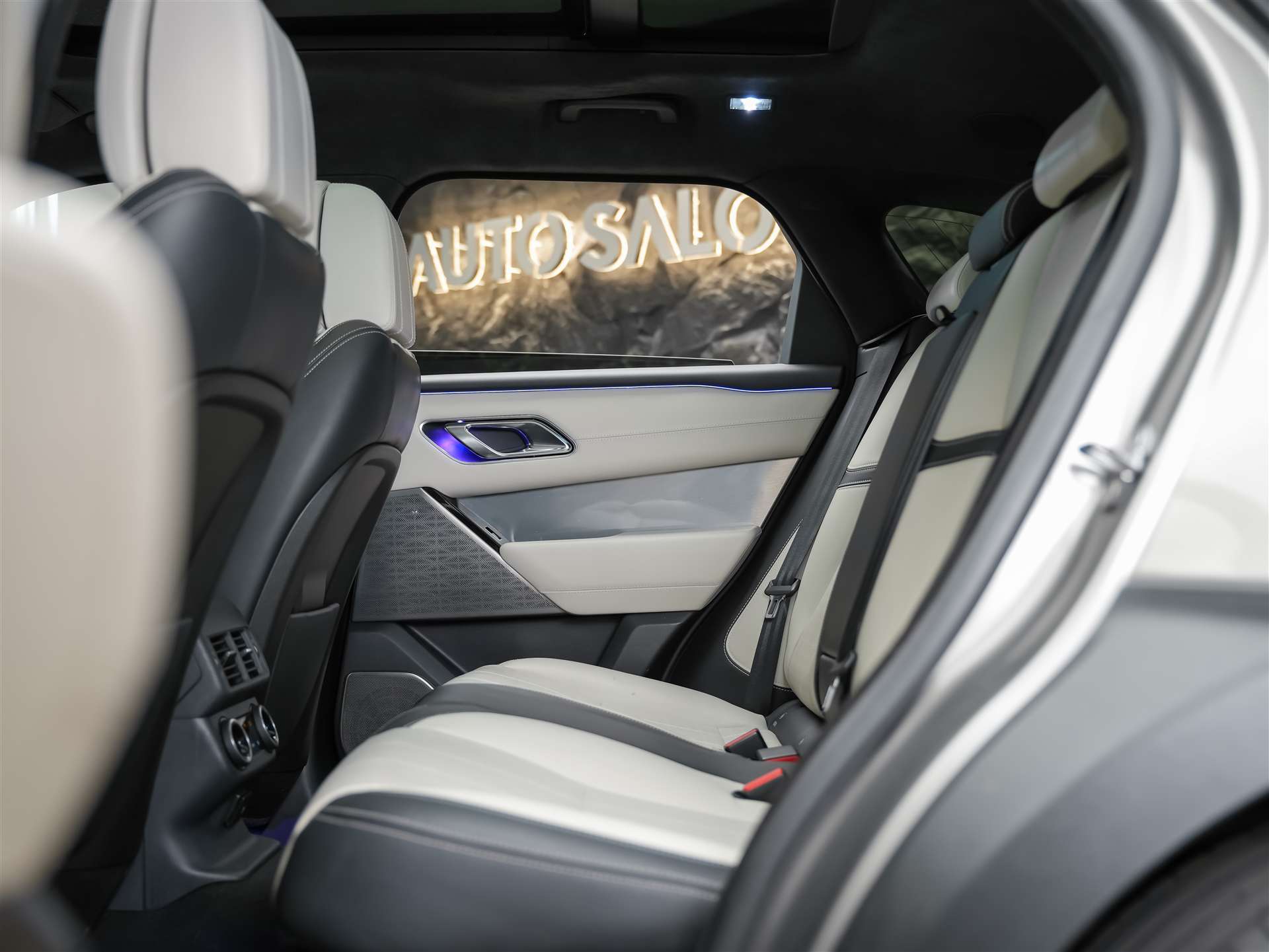 LAND ROVER Range Rover Velar R-Dynamic P 380 HSE *First Edition*Massage*Panorama*360°Kamera*Sitzbelüftung*-image-13