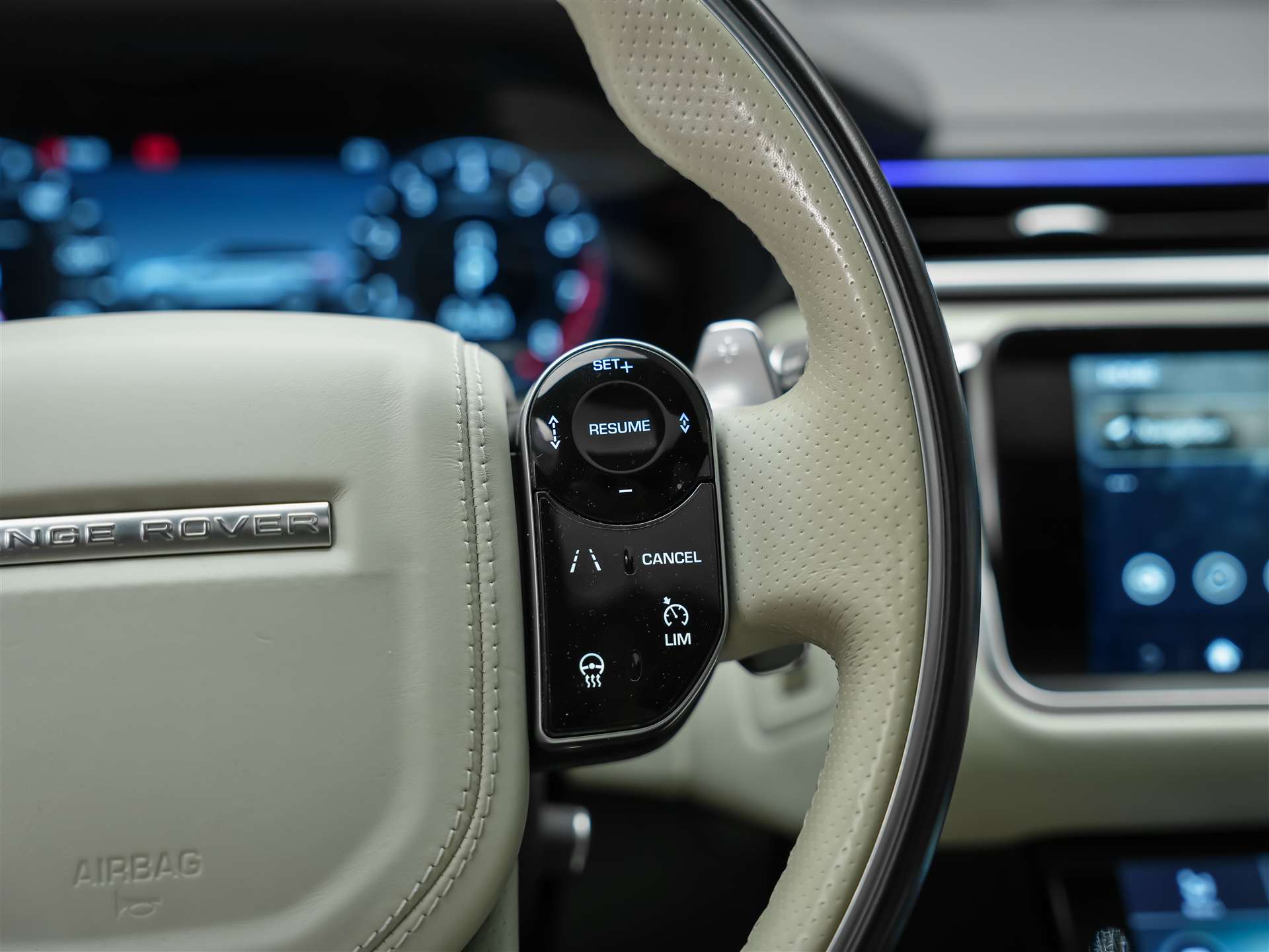LAND ROVER Range Rover Velar 3.0 V6 R-Dynamic HSE *First Edition*Massage*Panorama*360°Kamera*Sitzbelüftung*-image-28