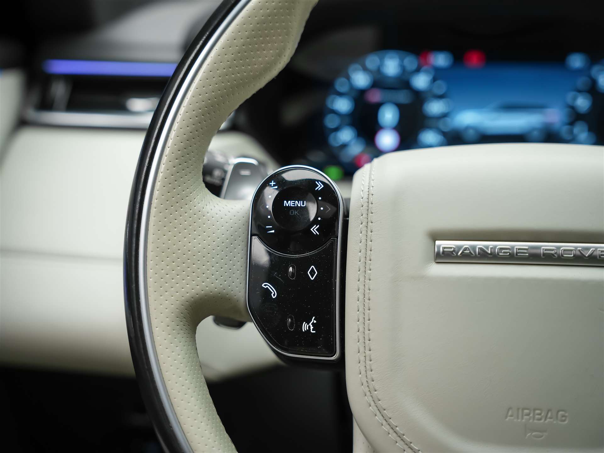 LAND ROVER Range Rover Velar 3.0 V6 R-Dynamic HSE *First Edition*Massage*Panorama*360°Kamera*Sitzbelüftung*-image-27
