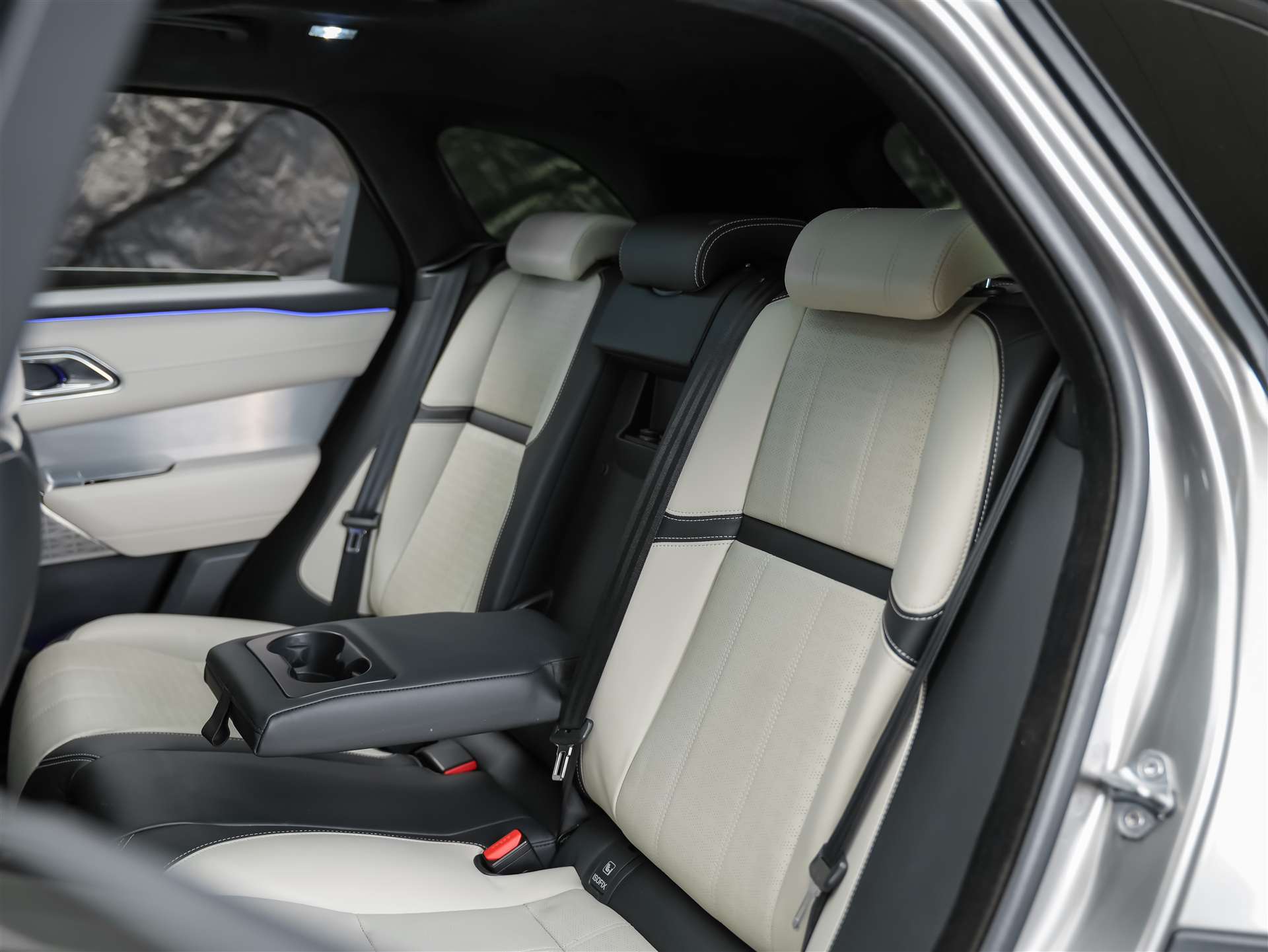 LAND ROVER Range Rover Velar 3.0 V6 R-Dynamic HSE *First Edition*Massage*Panorama*360°Kamera*Sitzbelüftung*-image-14