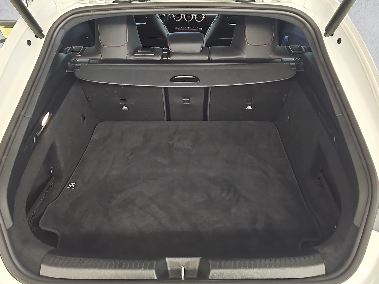 MERCEDES-BENZ CLA 250 Shooting Brake 4Matic 8G-DCT-image-16