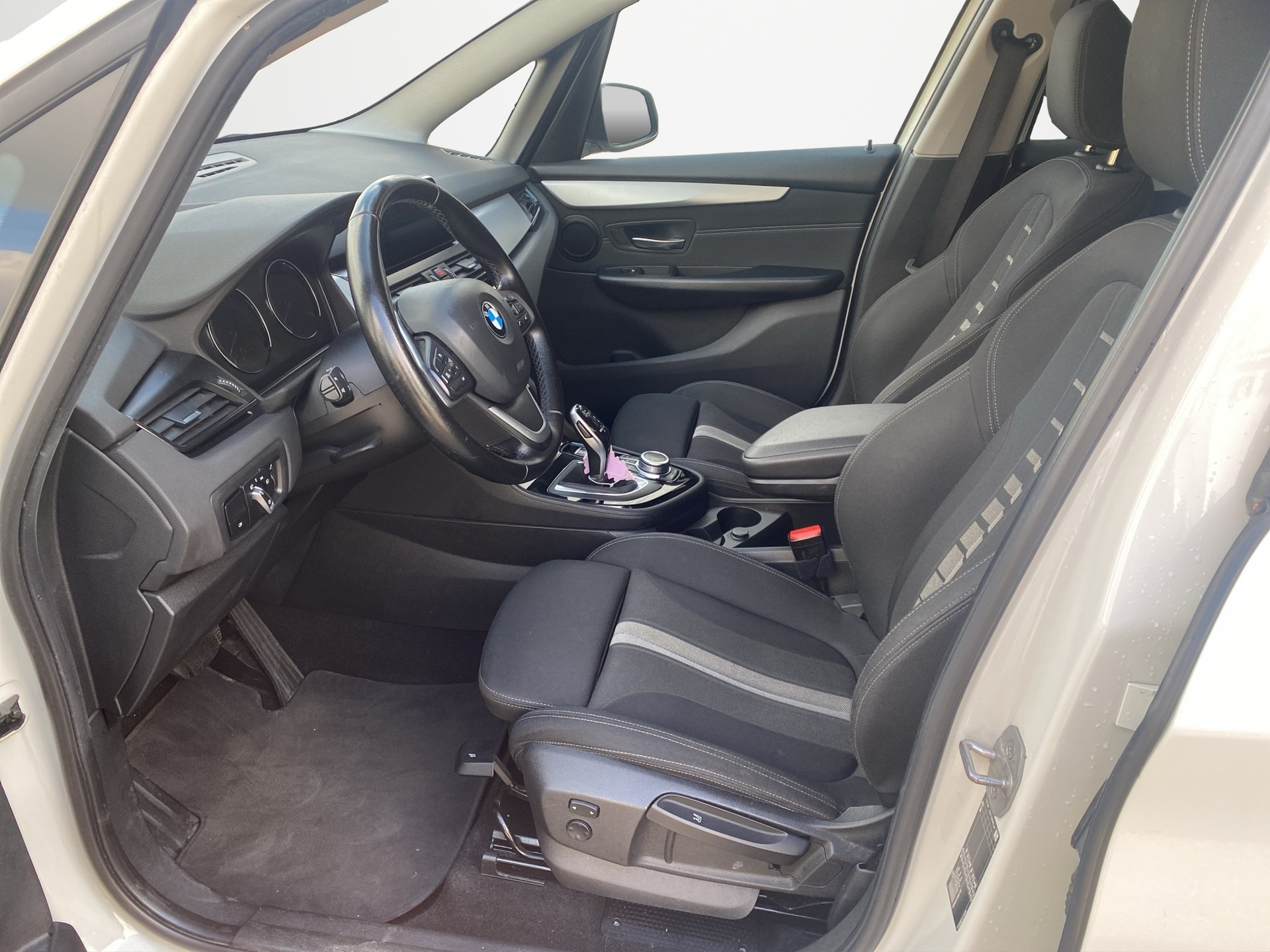 BMW 216d Gran Tourer DKG Luxury Line-image-9