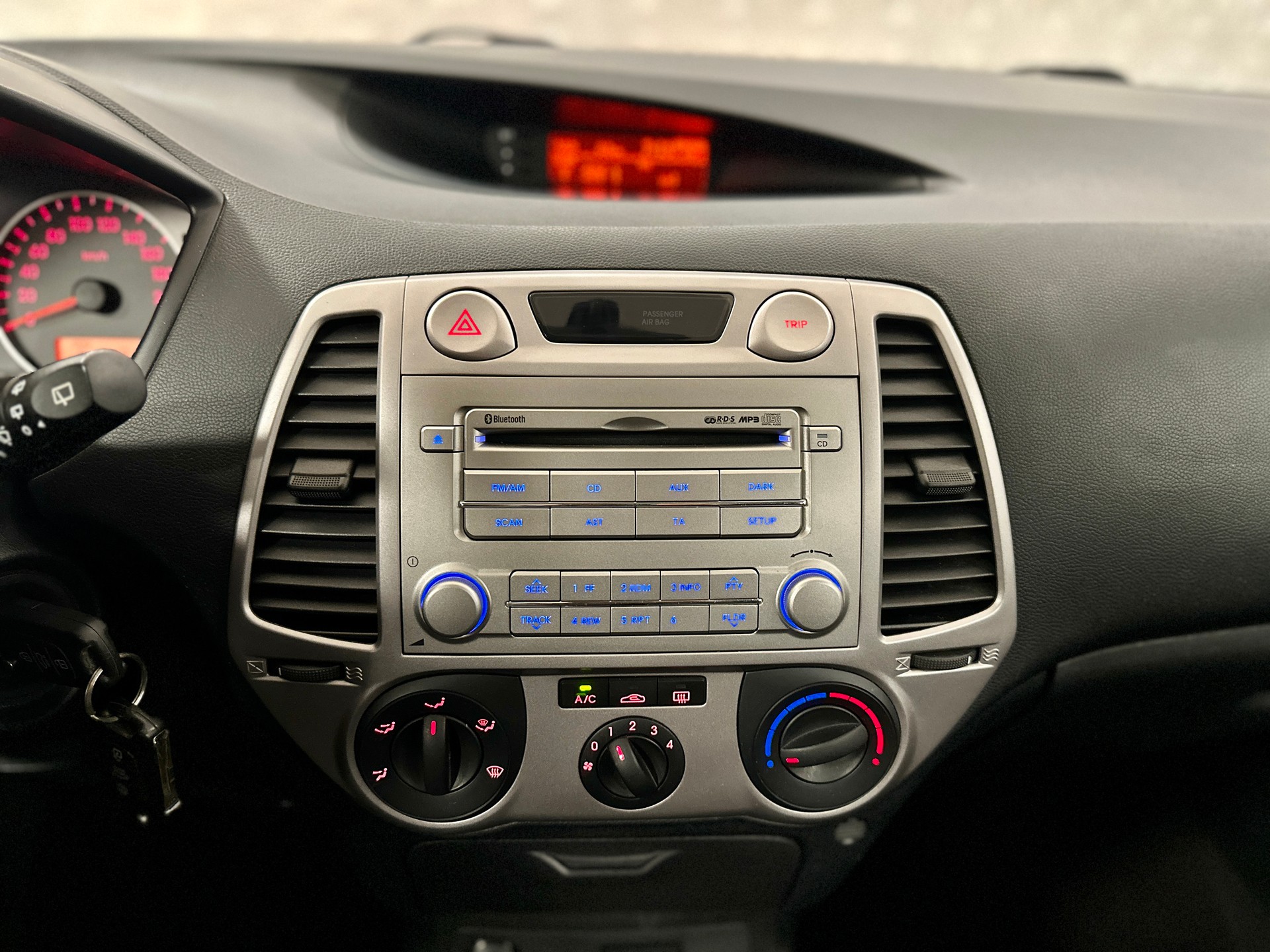 HYUNDAI i20 1.4 Style-image-15