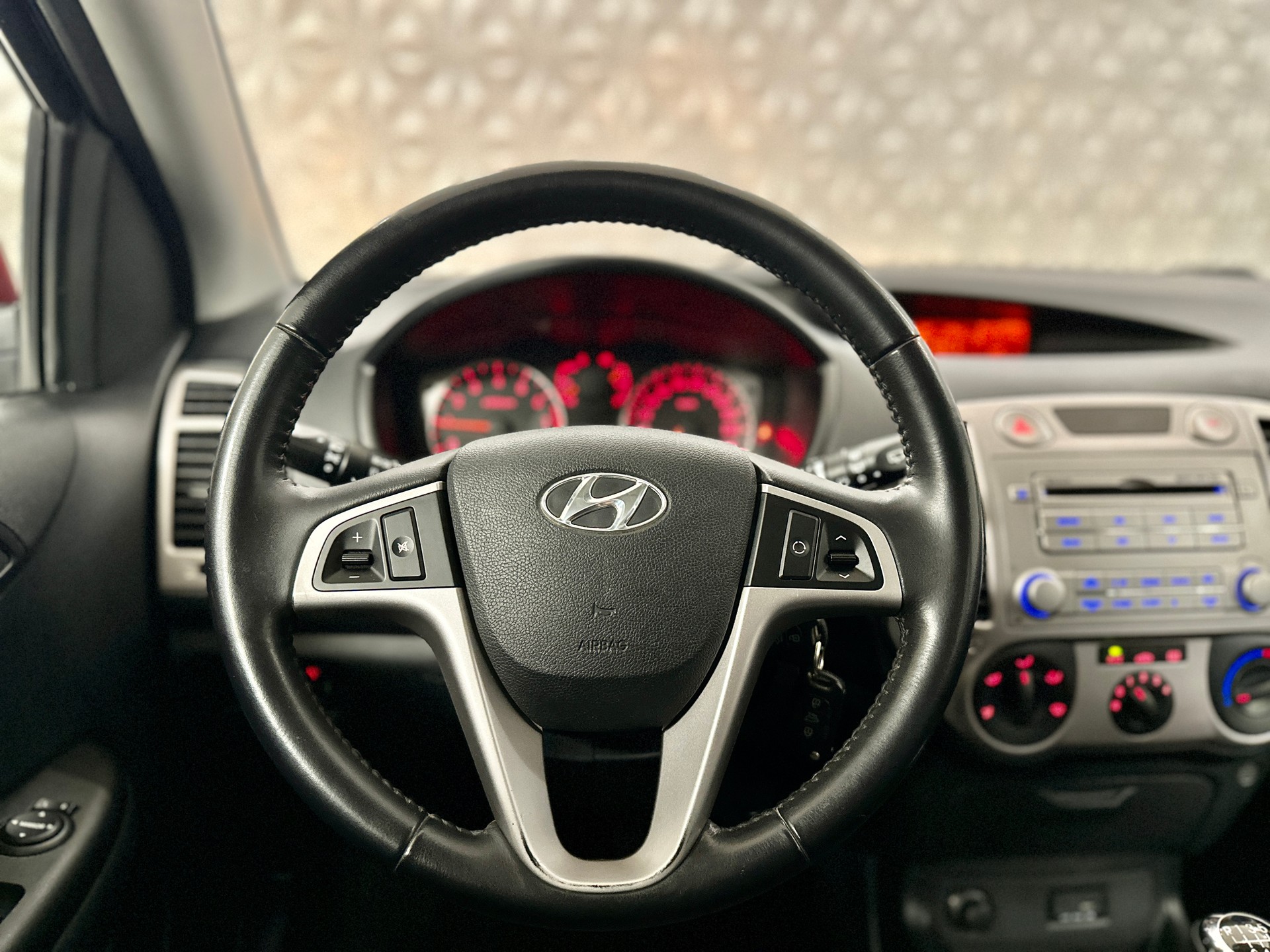 HYUNDAI i20 1.4 Style-image-17