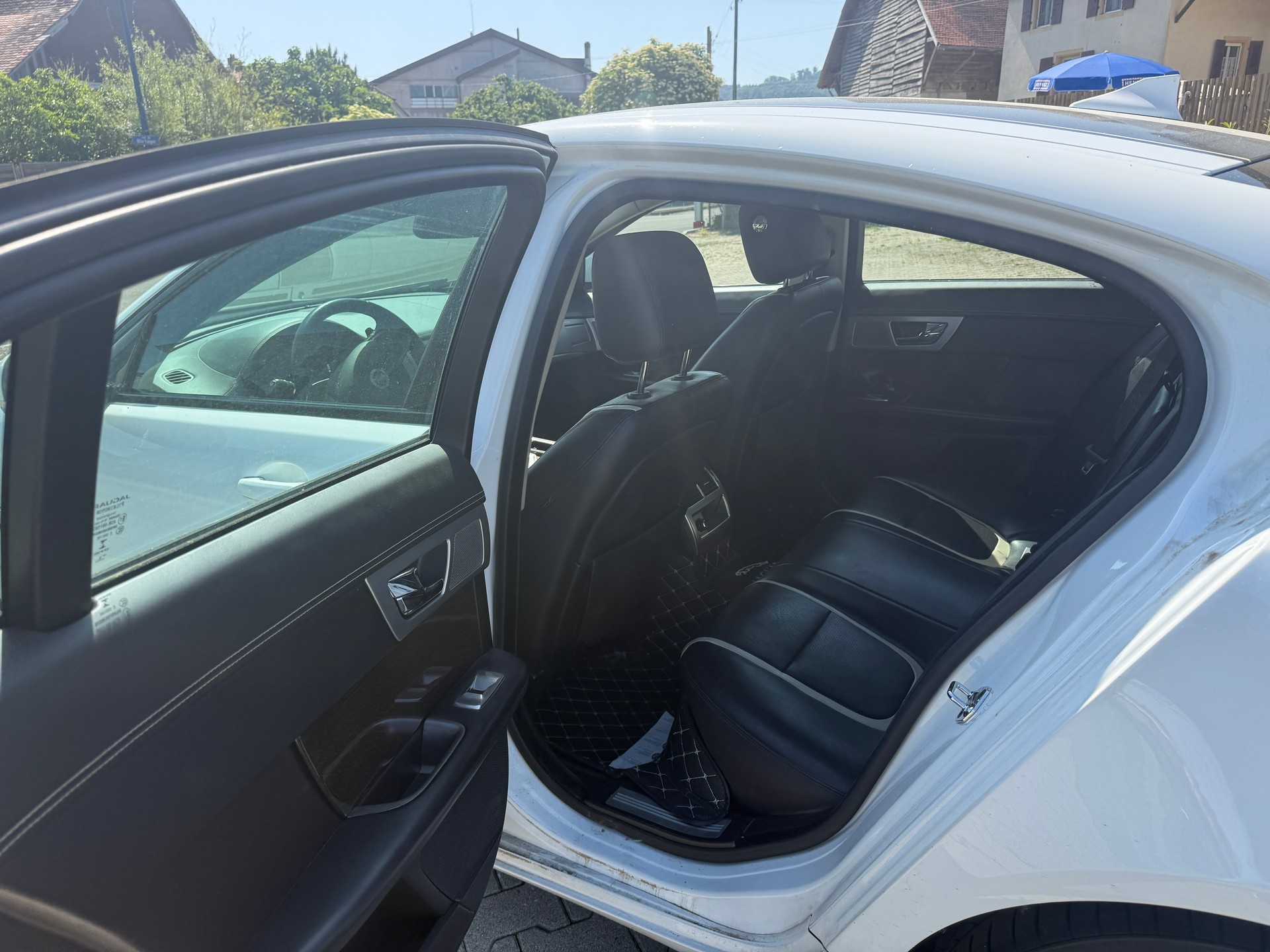 JAGUAR XF 3.0 V6 S/C Premium Luxury 4x4-image-8