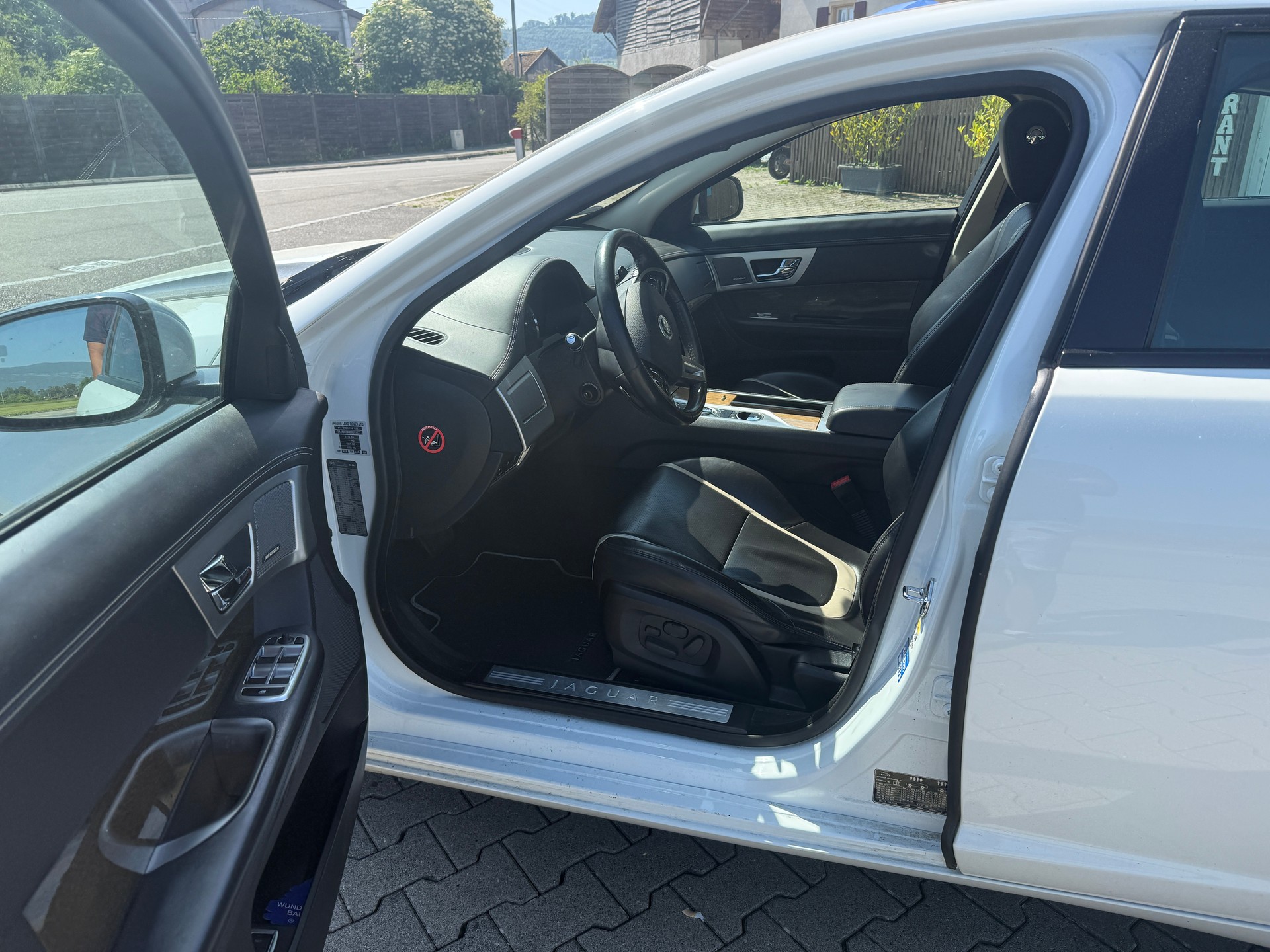 JAGUAR XF 3.0 V6 S/C Premium Luxury 4x4-image-9