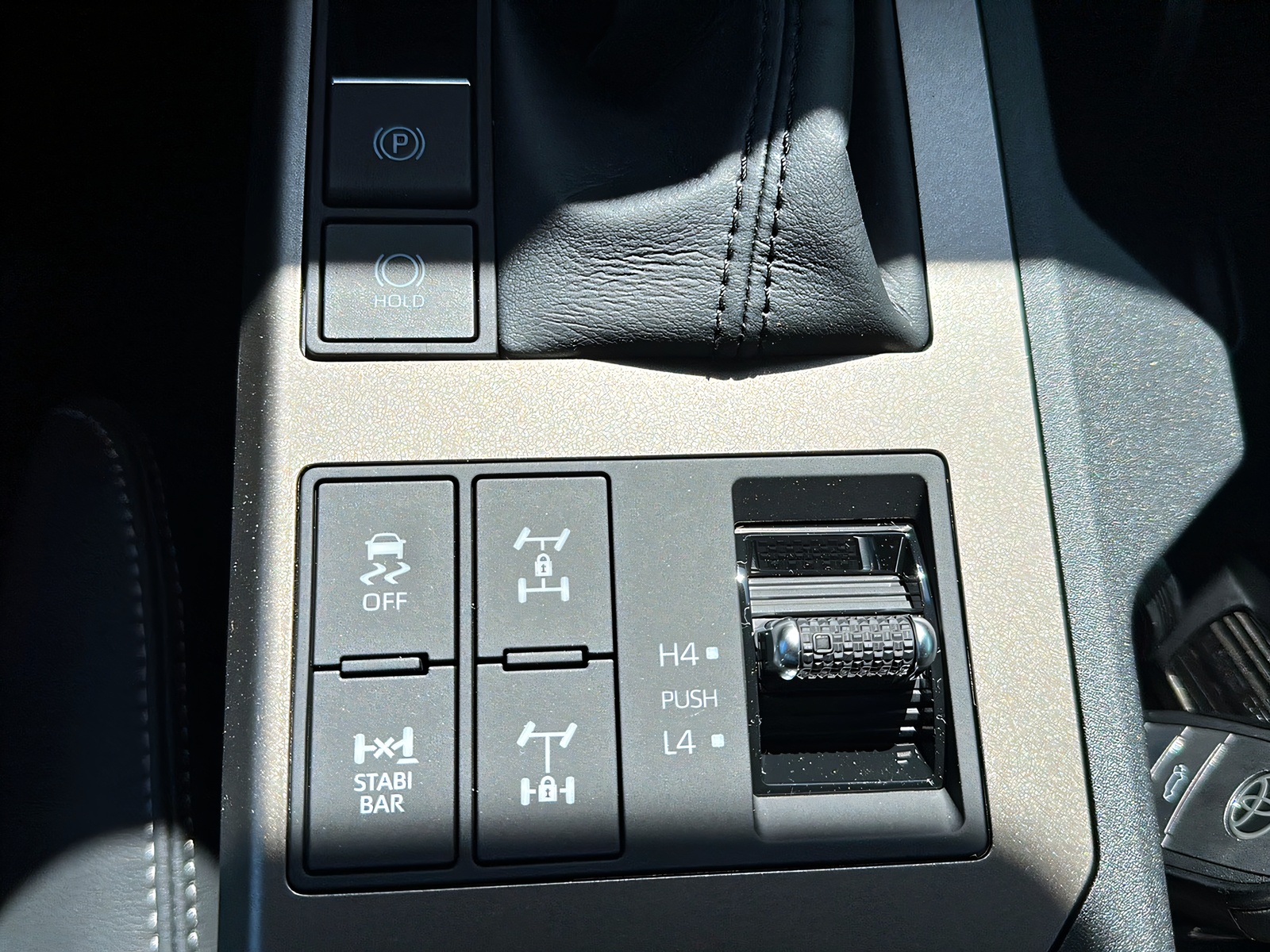 TOYOTA Land Cruiser 2.8TD Invincible-image-8