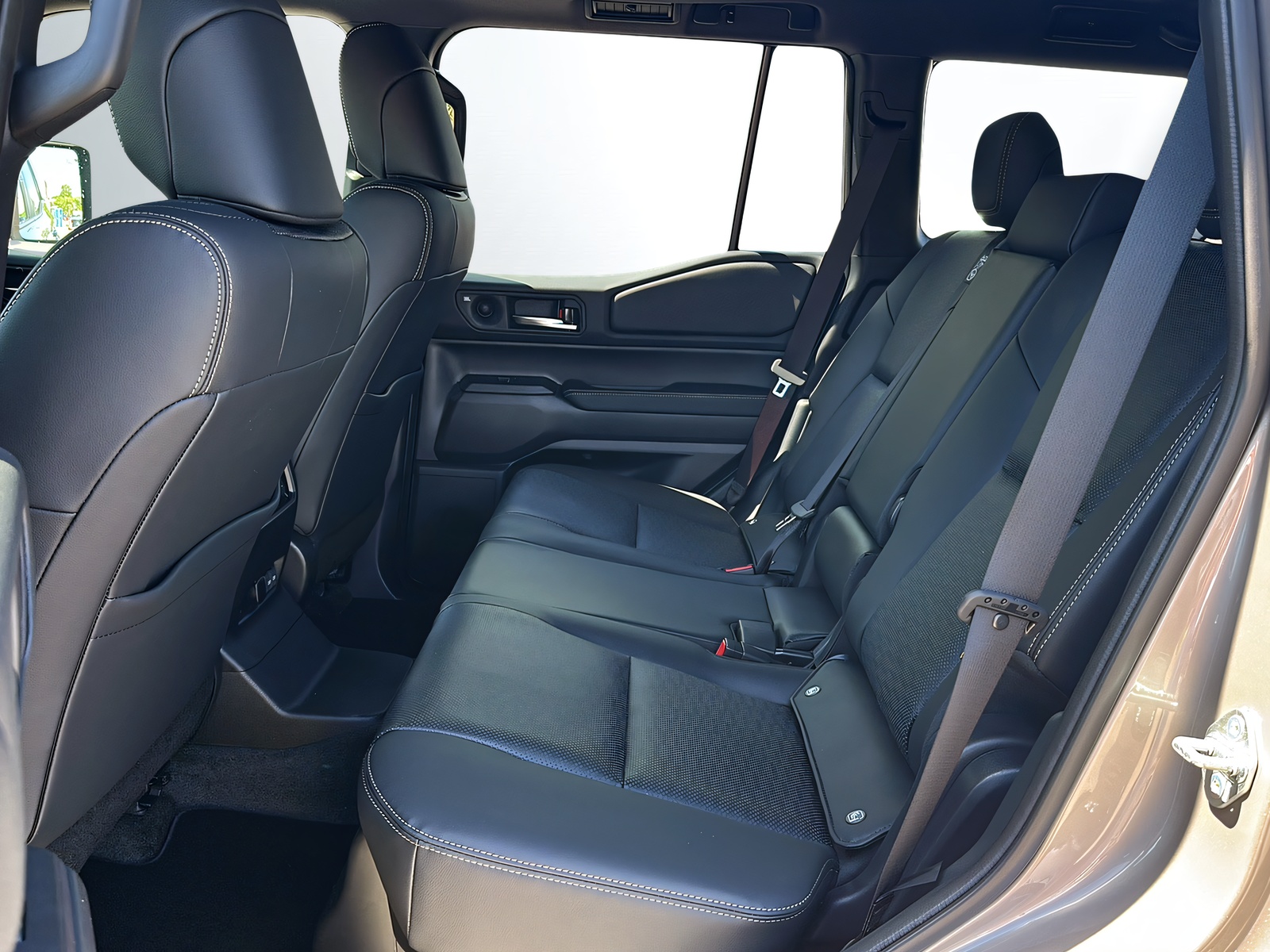 TOYOTA Land Cruiser 2.8TD Invincible-image-10