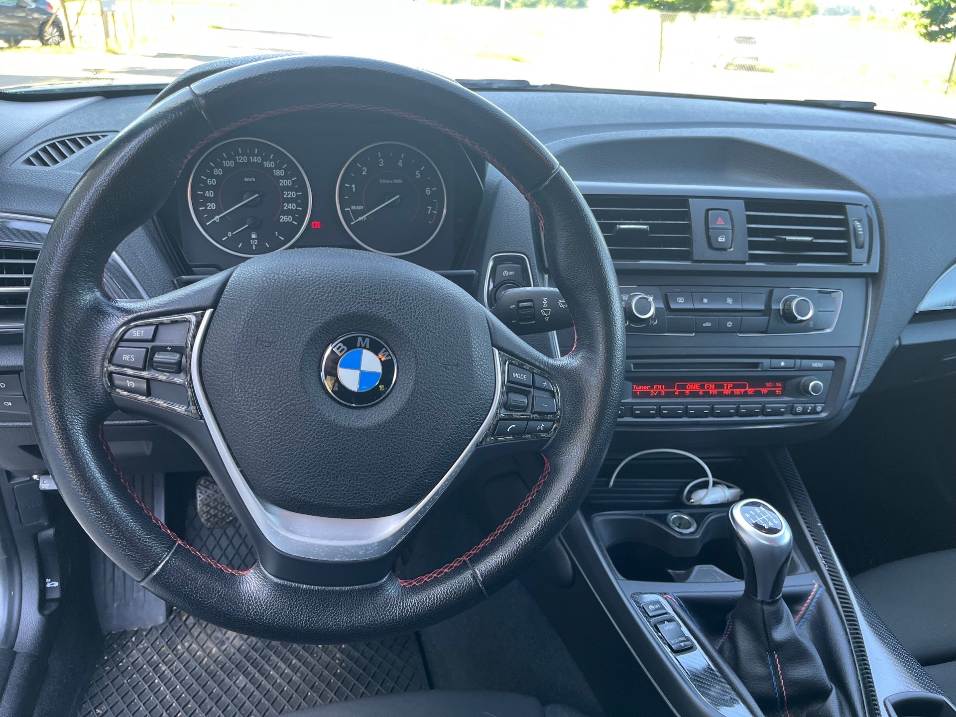 BMW 116i Sport Line-image-4