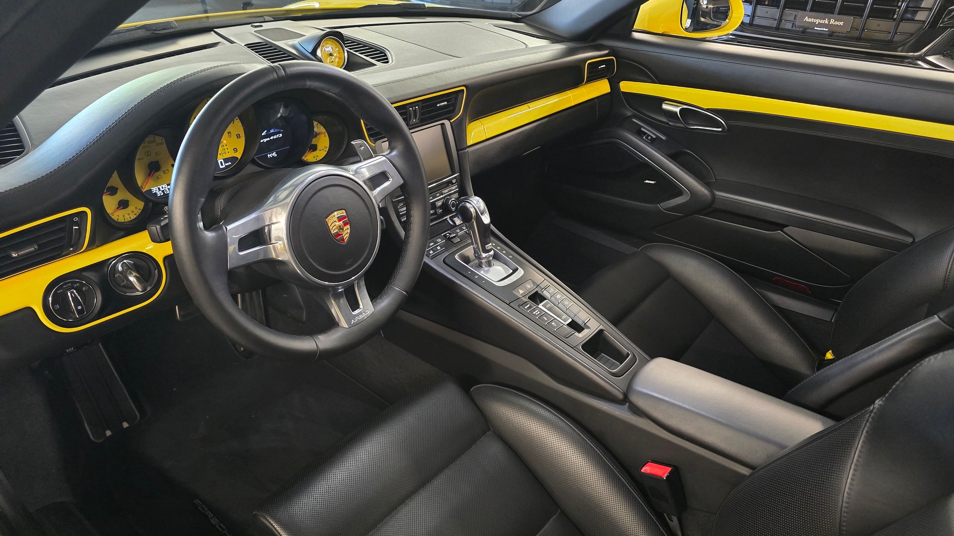 PORSCHE 911 Targa 4 GTS PDK Sondermodel-image-17