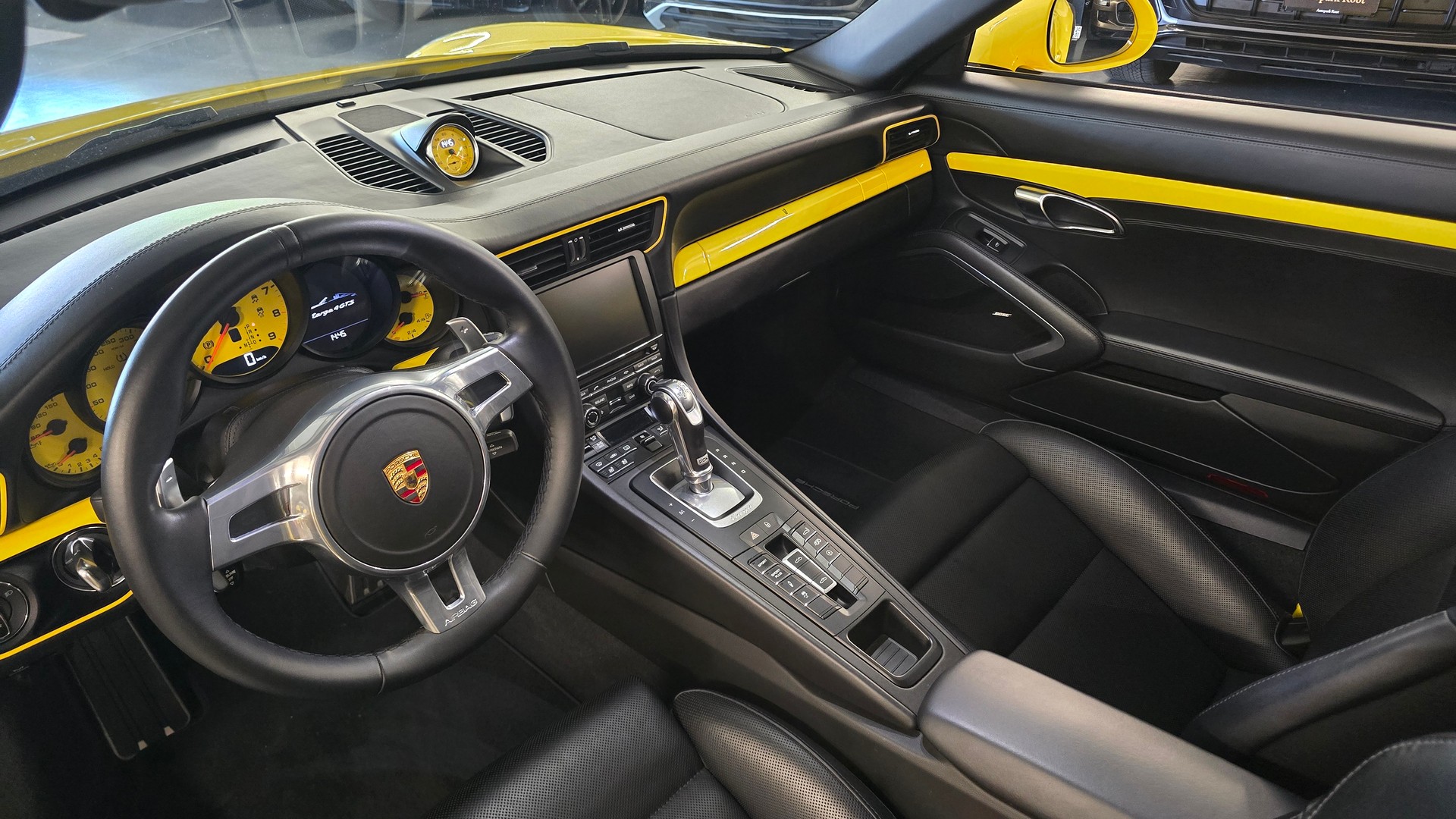 PORSCHE 911 Targa 4 GTS PDK Sondermodel-image-18