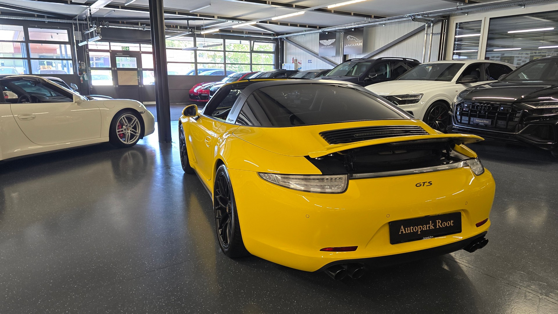 PORSCHE 911 Targa 4 GTS PDK Sondermodel-image-6