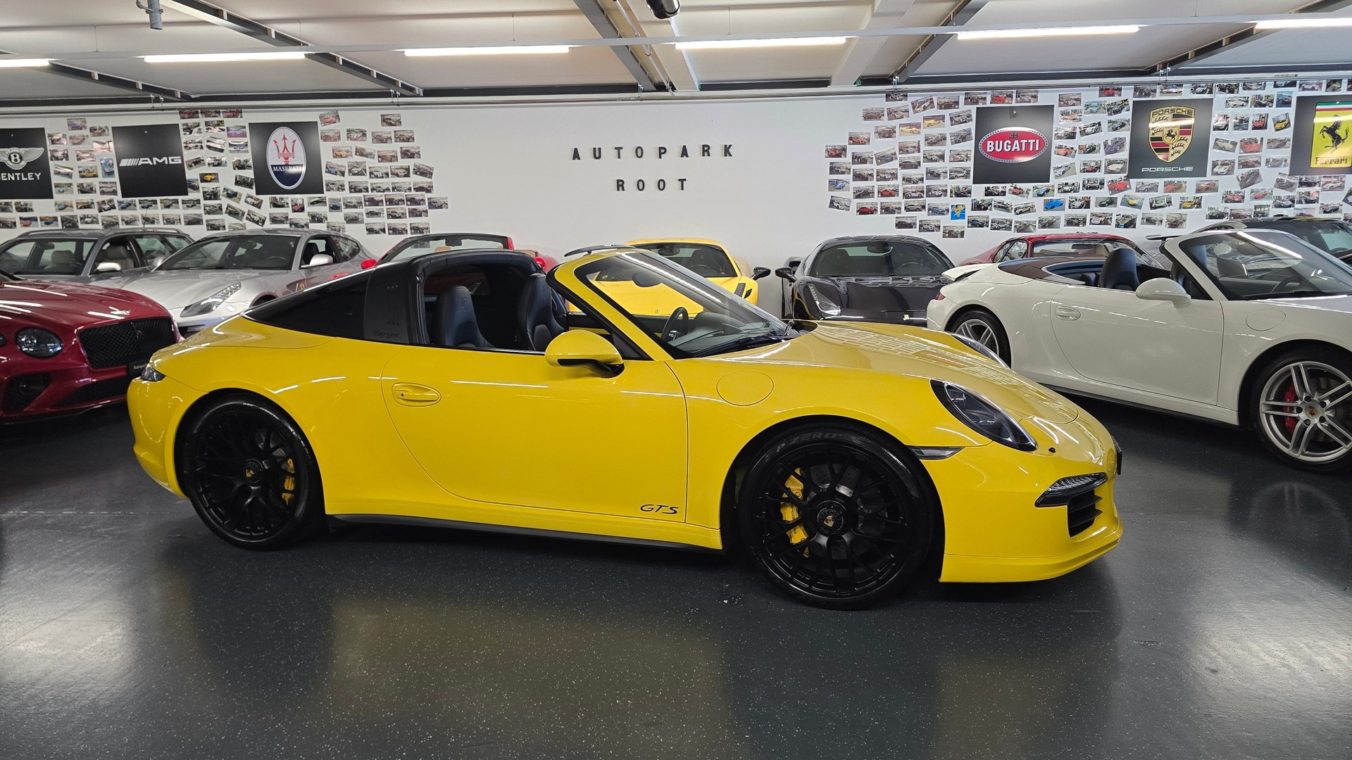 PORSCHE 911 Targa 4 GTS PDK Sondermodel-showroom-element-1