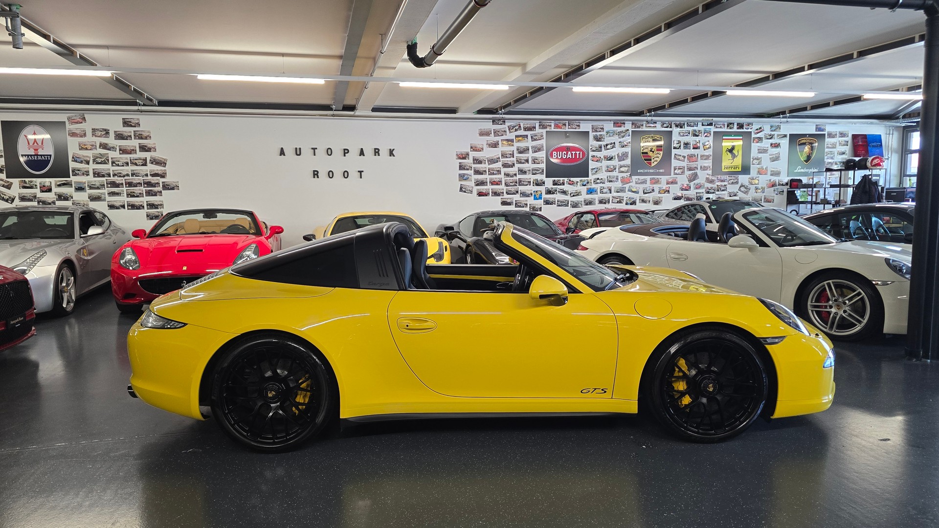 PORSCHE 911 Targa 4 GTS PDK Sondermodel-showroom-element-2