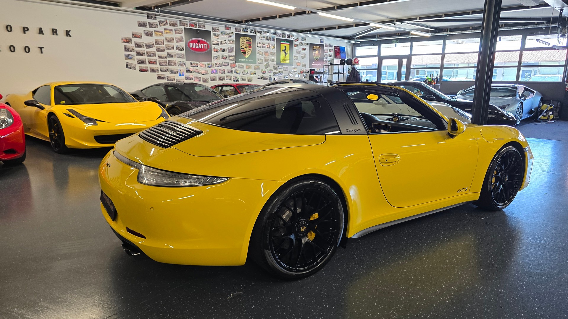 PORSCHE 911 Targa 4 GTS PDK Sondermodel-showroom-element-3