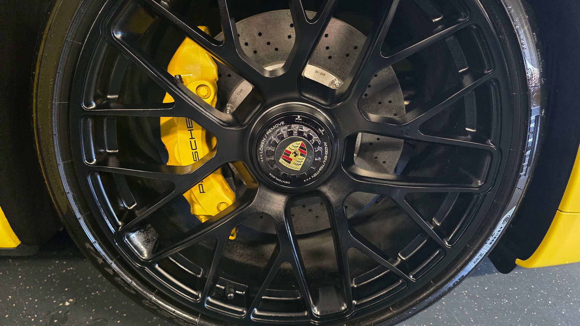 PORSCHE 911 Targa 4 GTS PDK Sondermodel-image-24