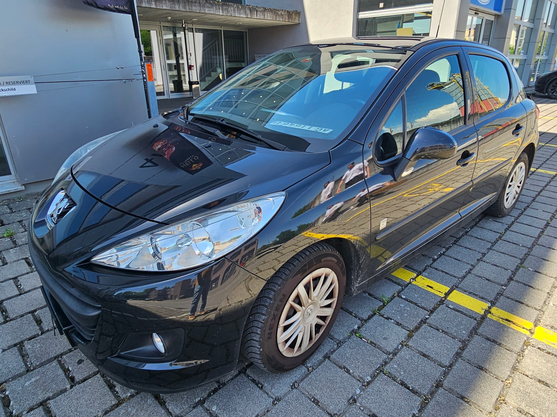 PEUGEOT 207 1.4 16V Swiss Edition-image-2