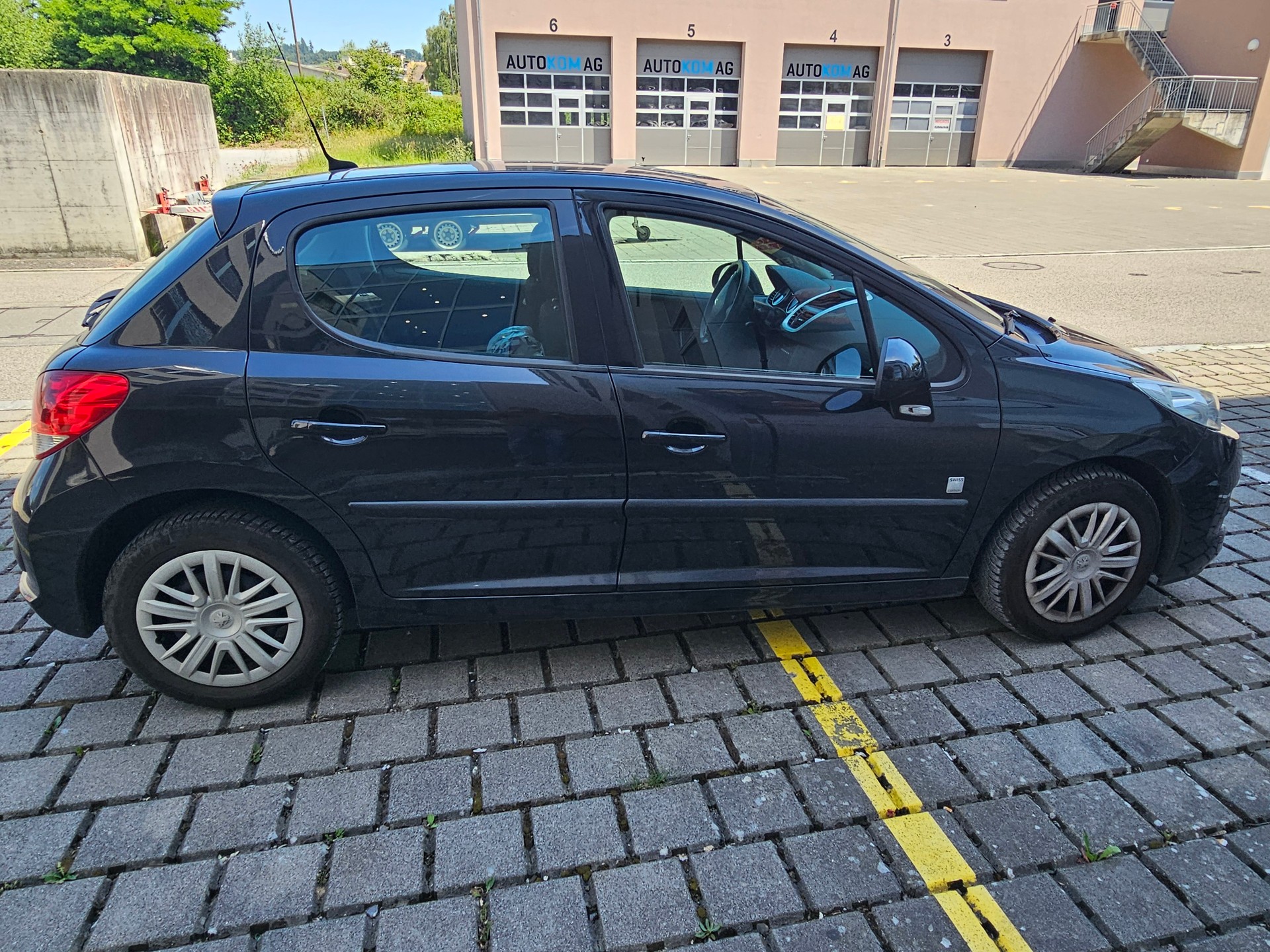 PEUGEOT 207 1.4 16V Swiss Edition-image-7