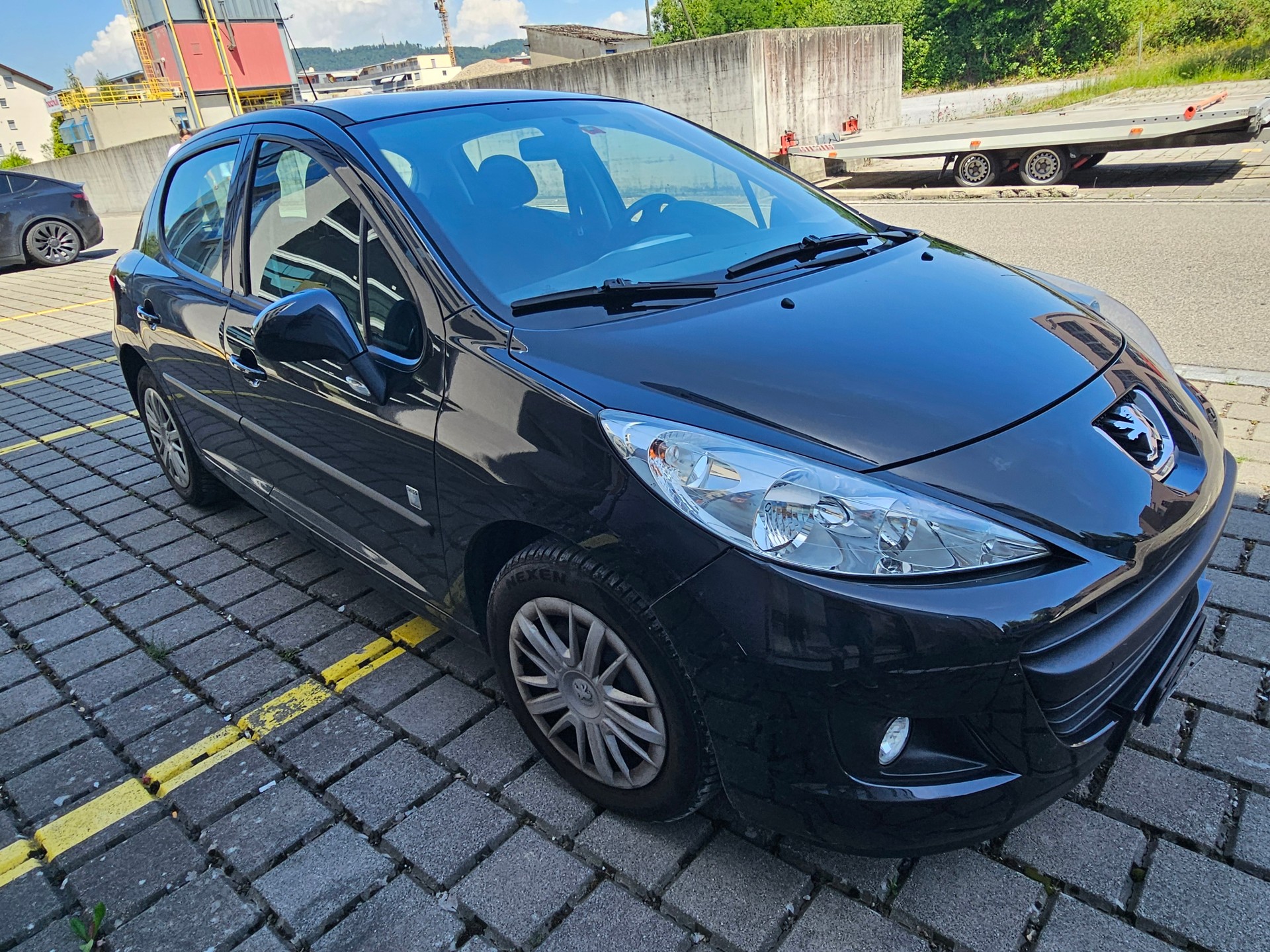 PEUGEOT 207 1.4 16V Swiss Edition-image-1