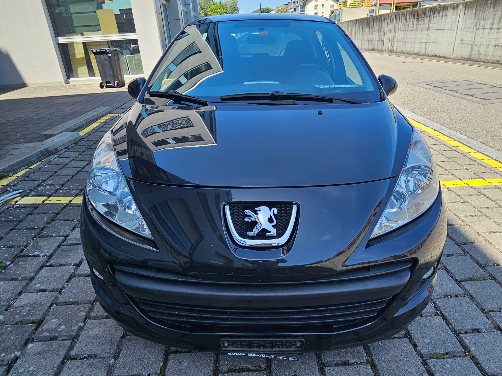PEUGEOT 207 1.4 16V Swiss Edition