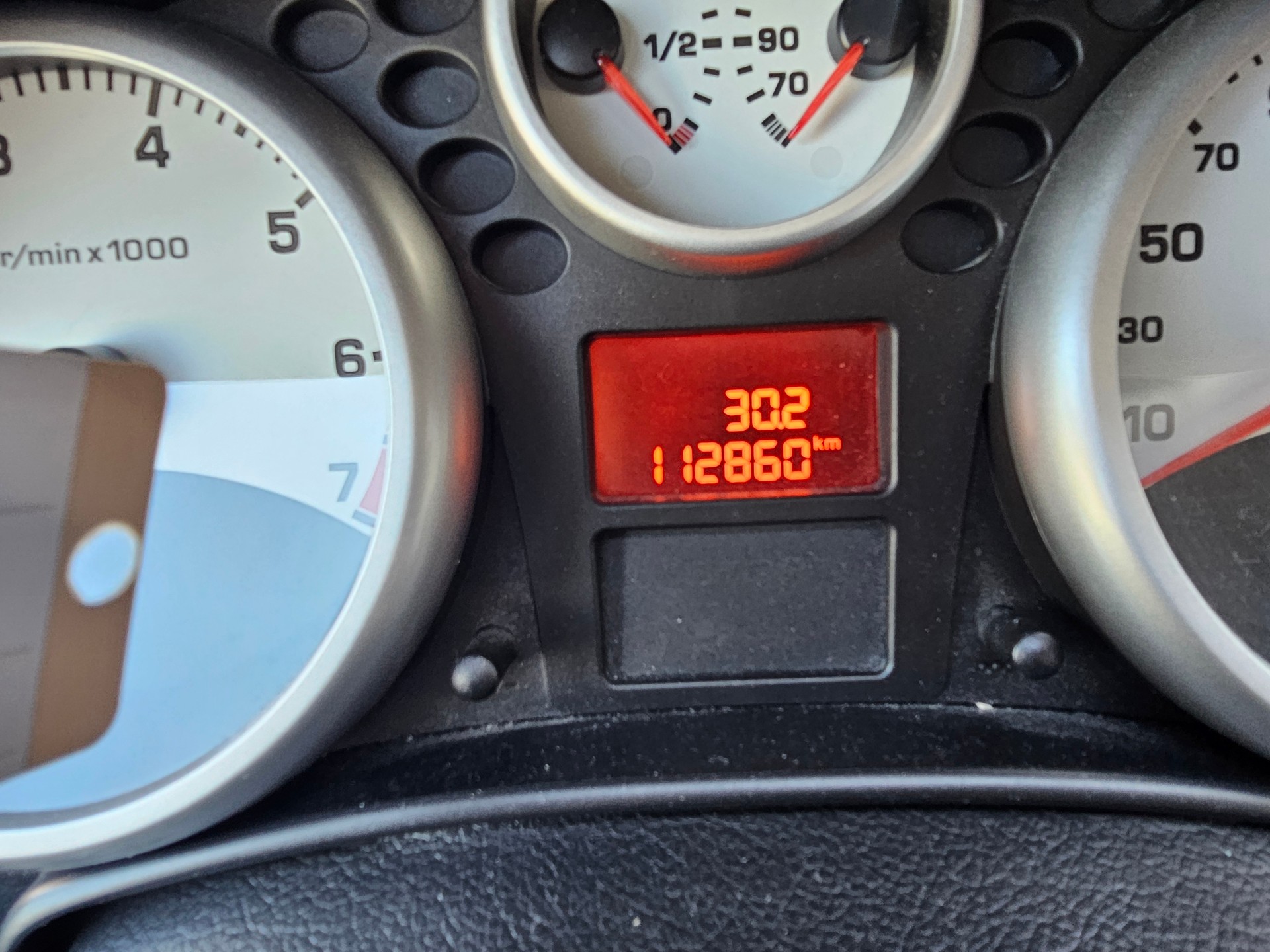PEUGEOT 207 1.4 16V Swiss Edition-image-14