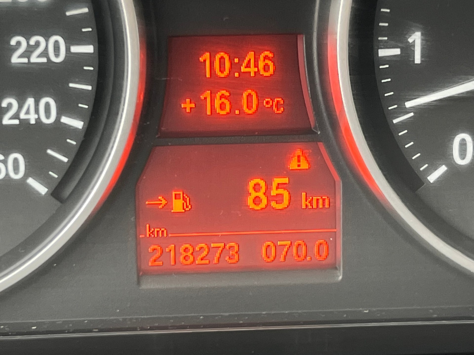 BMW X1 sDrive 18i-image-14