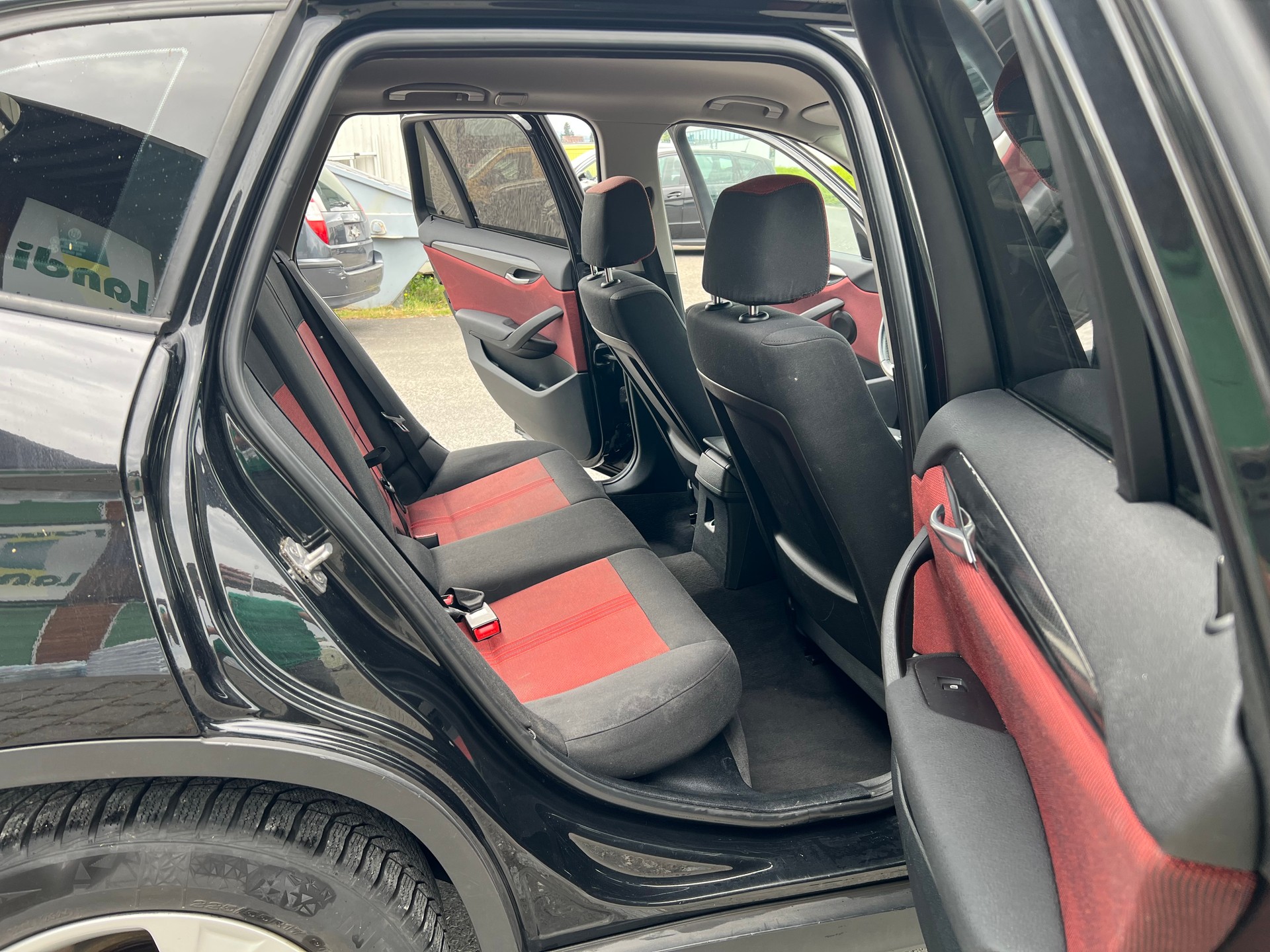 BMW X1 sDrive 18i-image-10