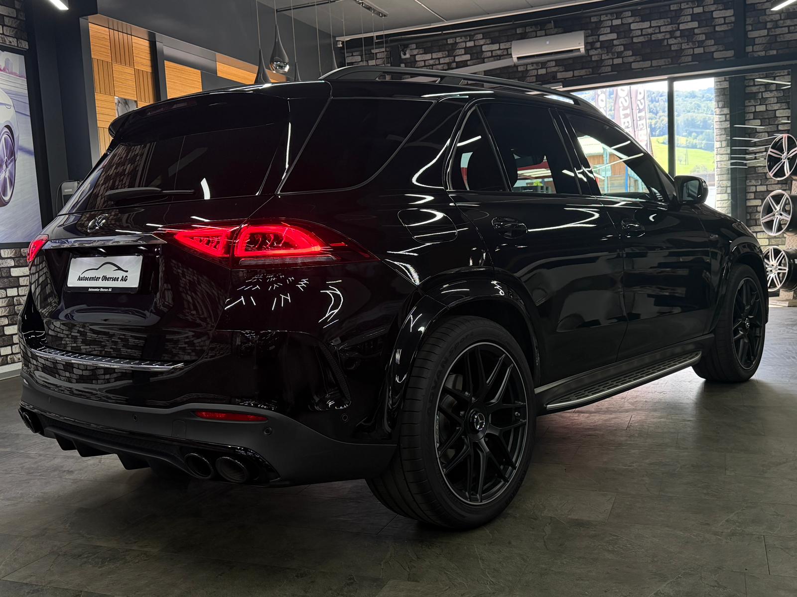 MERCEDES-BENZ MERCEDES-BENZ GLE 53 AMG 4Matic Limited All Black Performance 9G-Speedshift-showroom-element-3