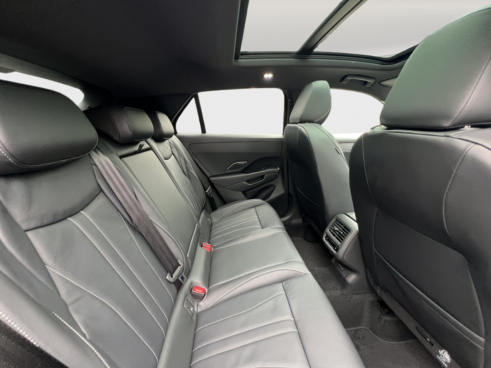 VW T-Roc 1.5 eTSI mHEV R-Line DSG-image-11
