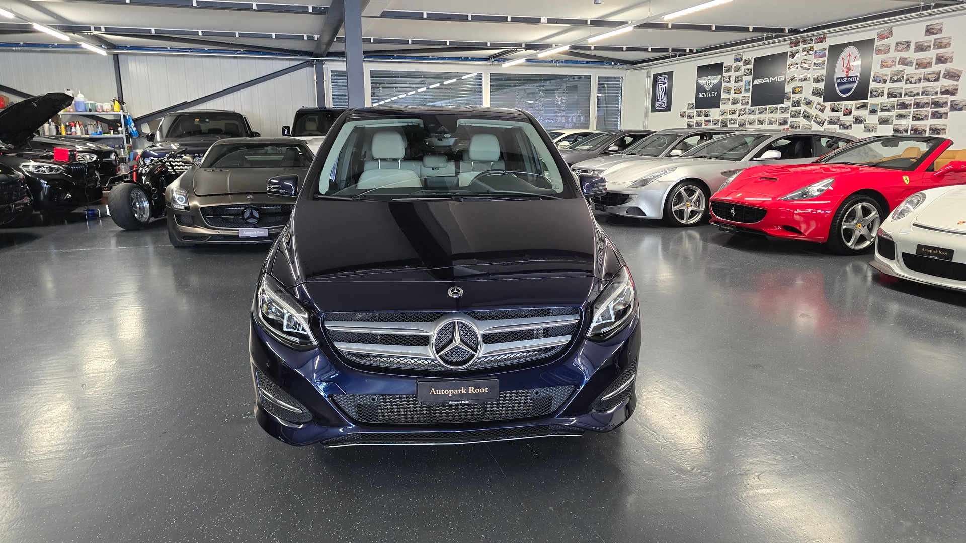 MERCEDES-BENZ B 220 CDI Swiss Star Edition Style 4Matic 7G-DCT-showroom-element-2