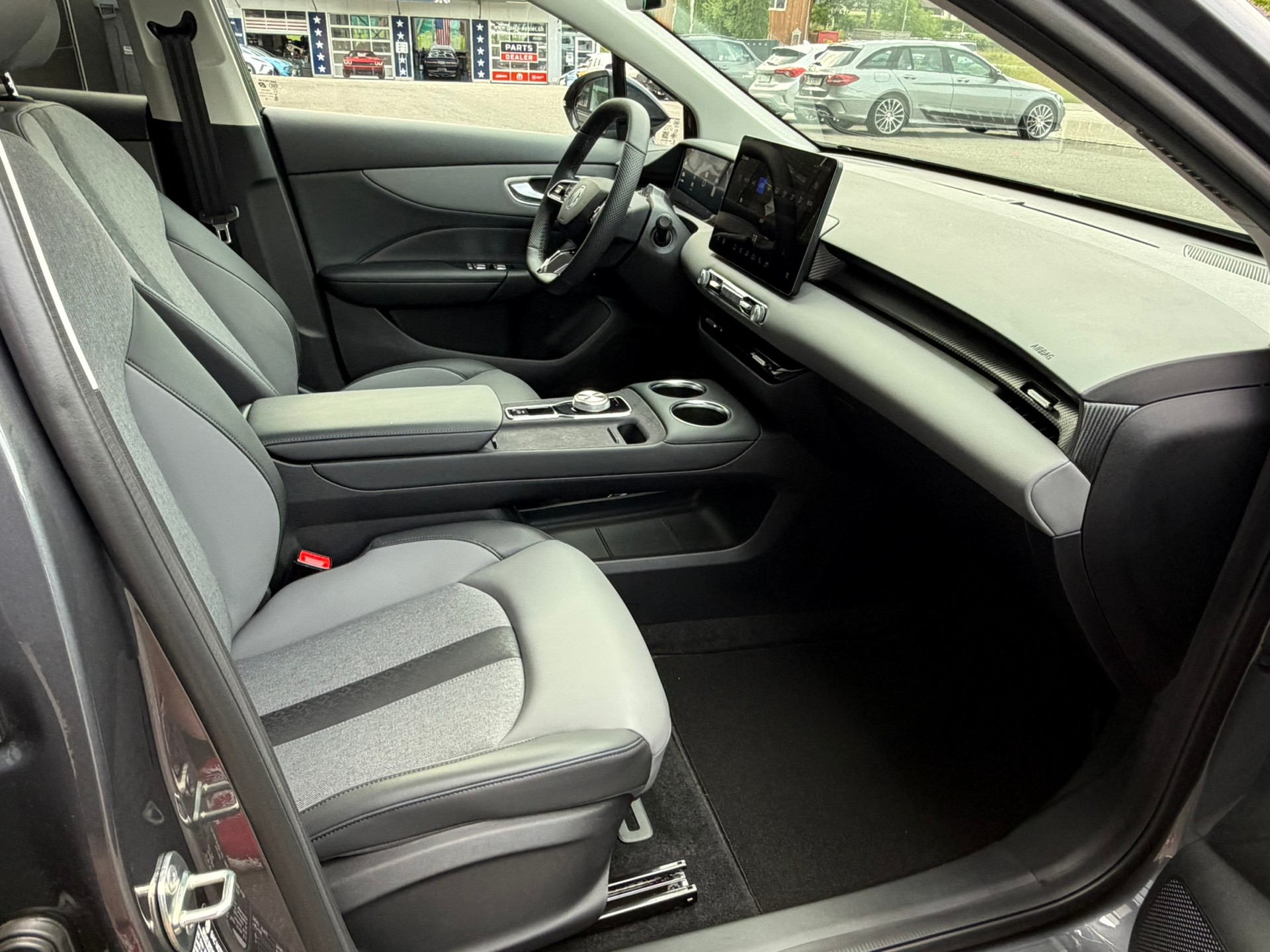 MG 4 EV 64kWh Premium-image-15