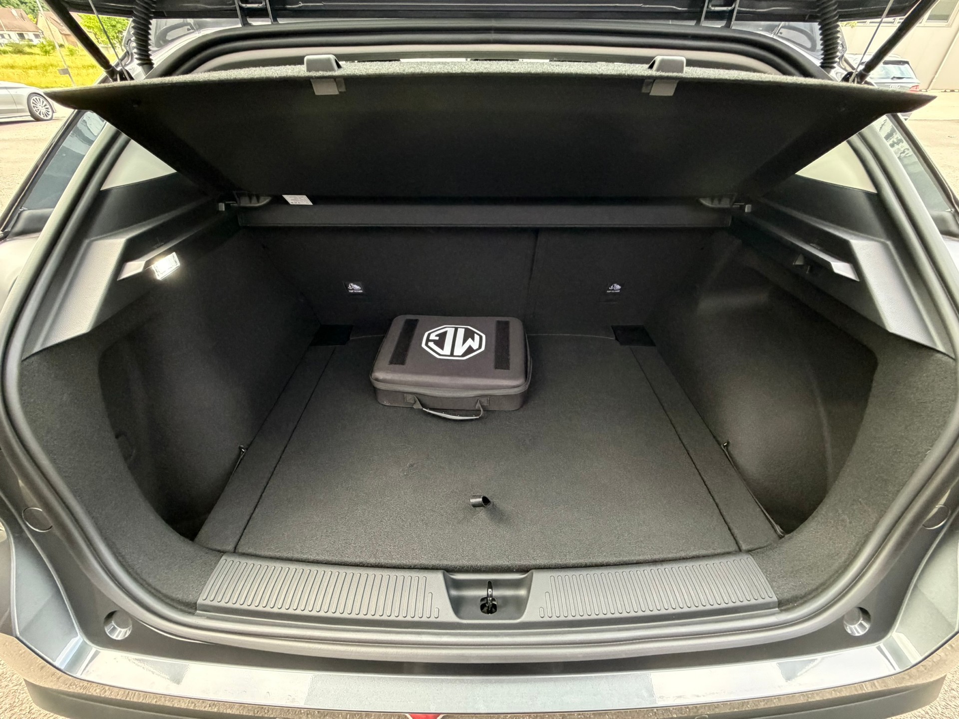 MG 4 EV 64kWh Premium-image-13
