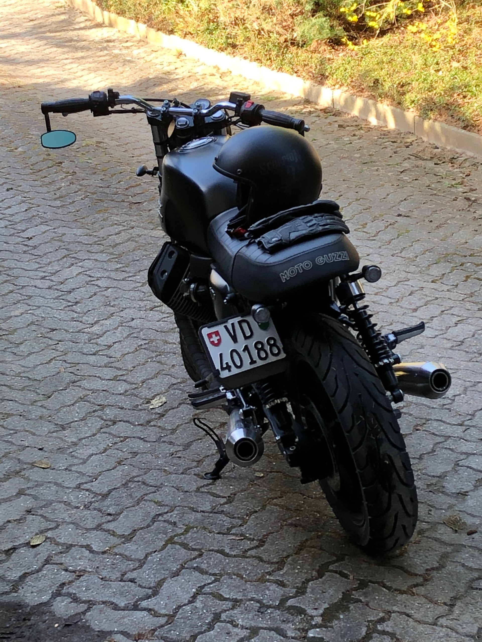 MOTO GUZZI V7 Stone 750-image-1